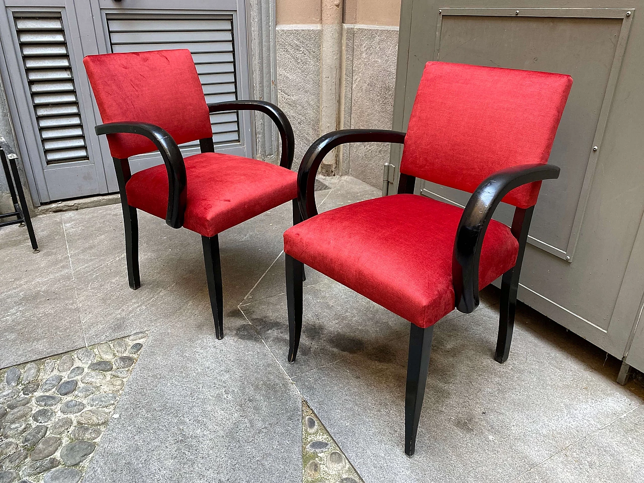 8 Poltrone francesi in velluto rosso e legno ebanizzato, anni ‘50 1253657