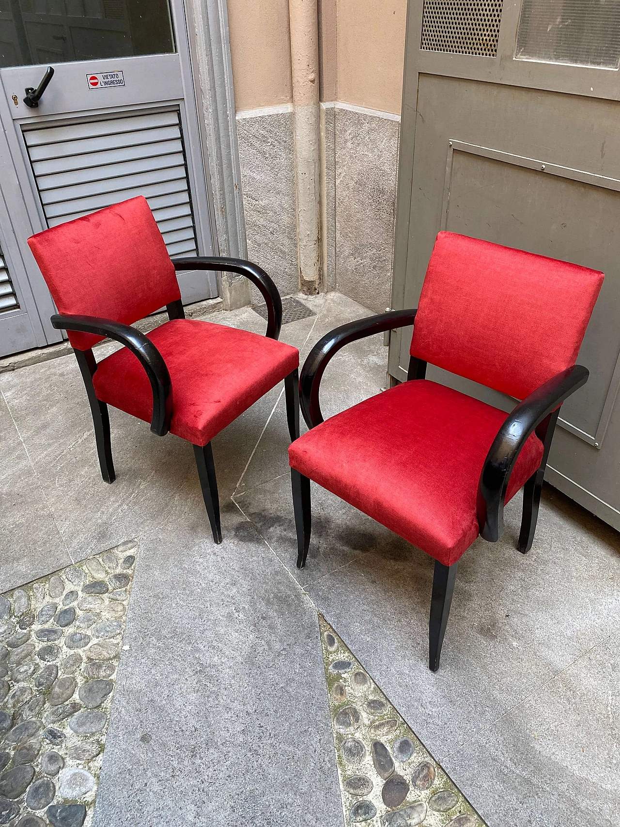 8 French armchairs in red velvet and ebonized wood, 1950s 1253659