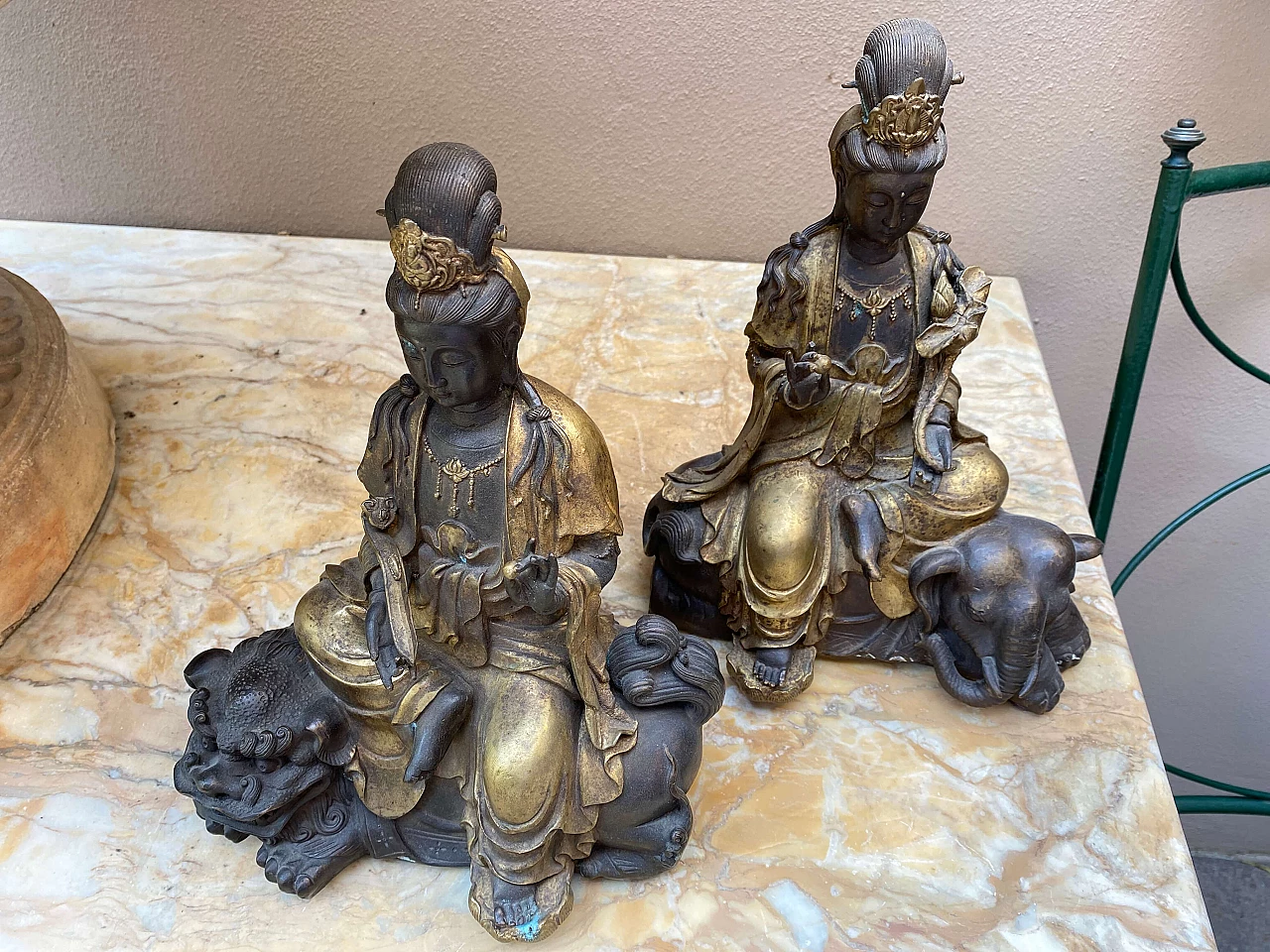 Pair of bronze sculptures depicting Guanyin, 19th century 1253732