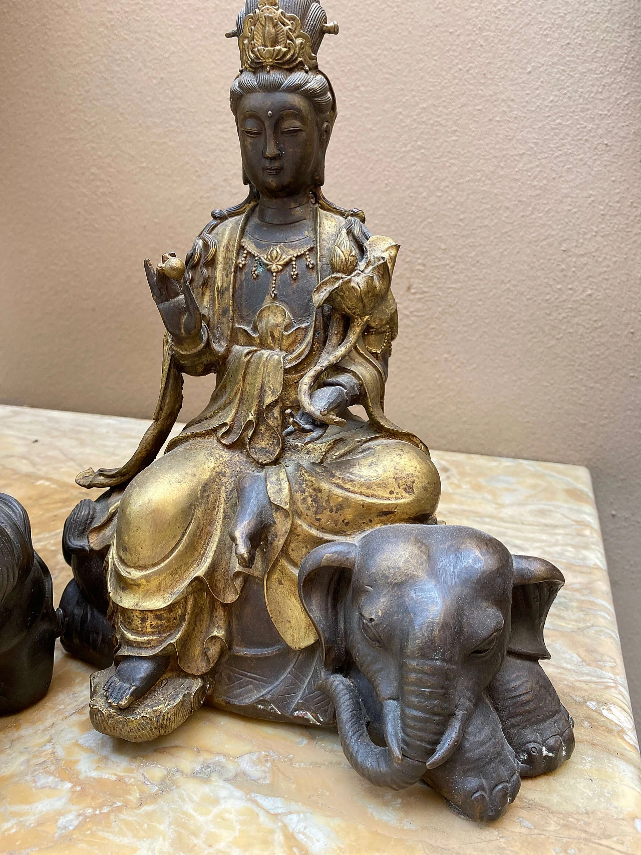 Pair of bronze sculptures depicting Guanyin, 19th century 1253735
