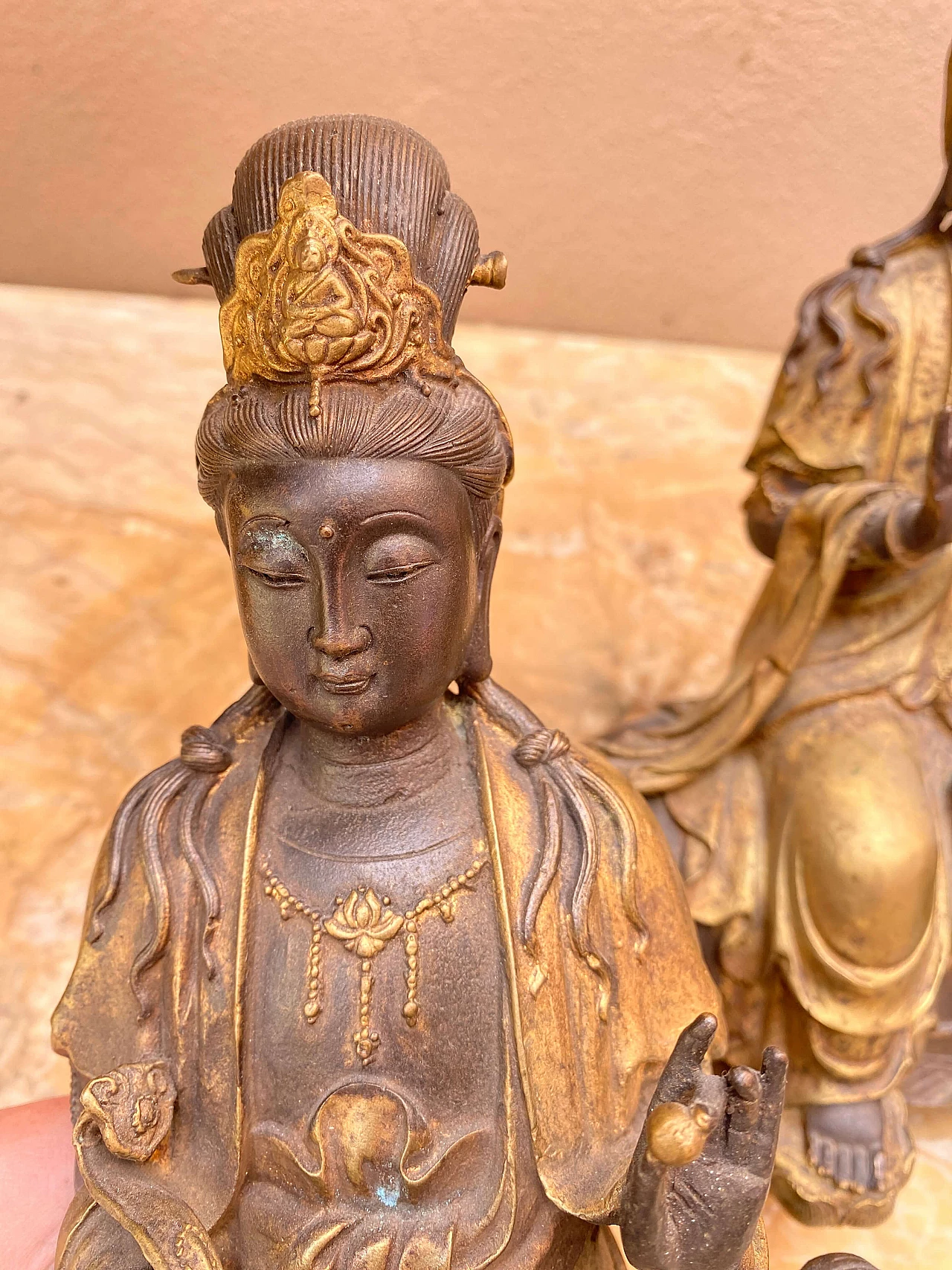 Pair of bronze sculptures depicting Guanyin, 19th century 1253737