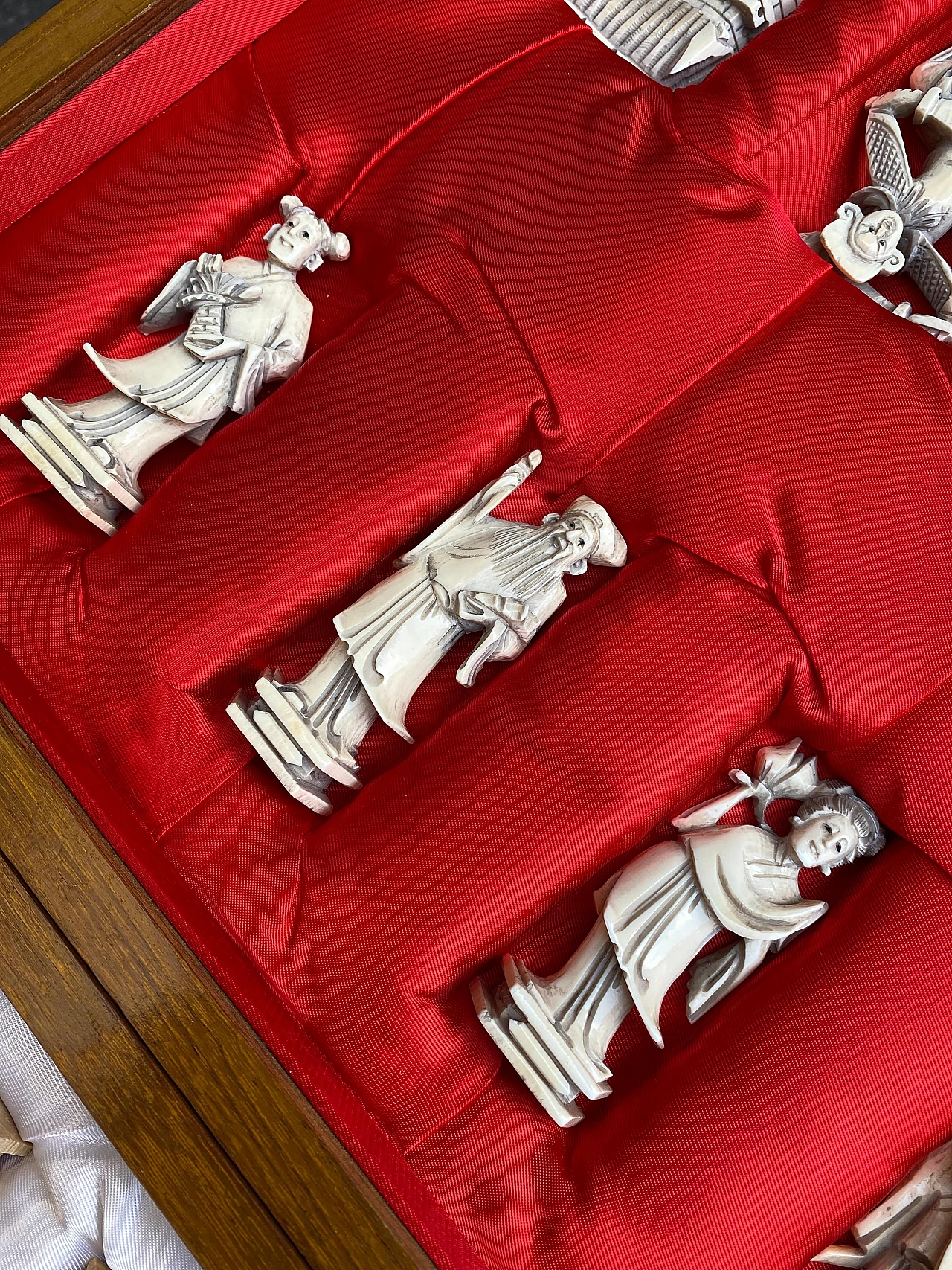 Scacchiera in legno con scacchi in avorio chinoiserie, metà ‘900 1253776