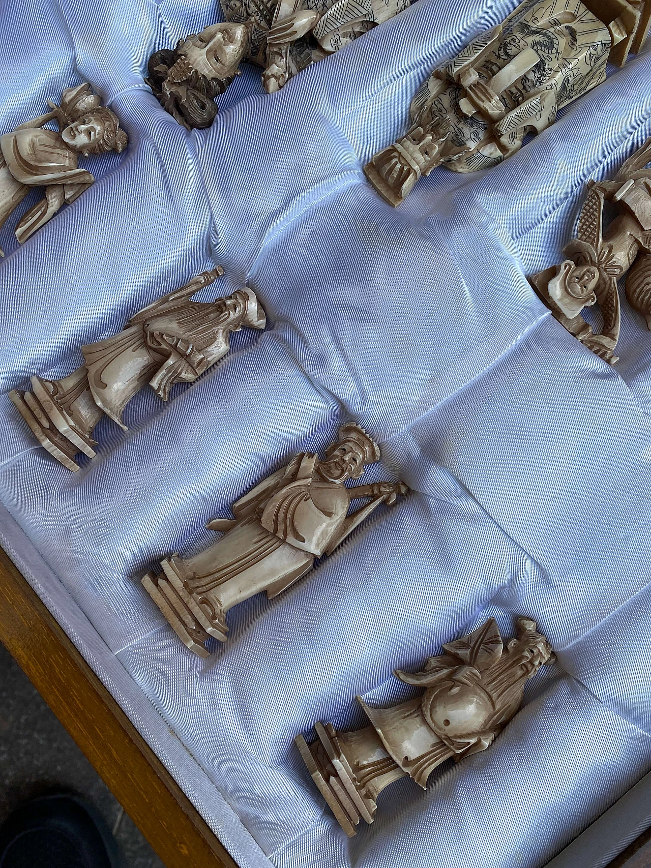 Scacchiera in legno con scacchi in avorio chinoiserie, metà ‘900 1253777