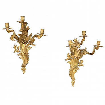 Pair of french wall sconces in gilded bronze in Louis XV style