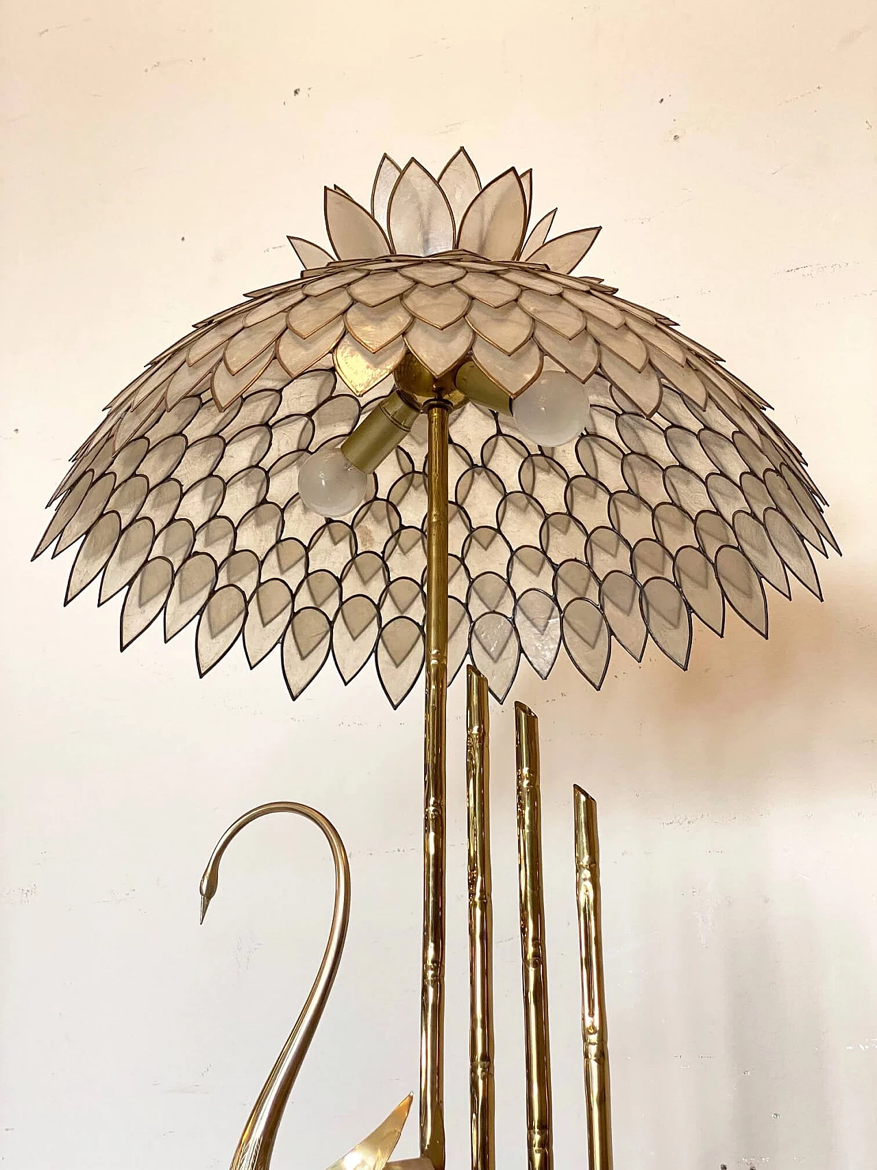 Mother-of-pearl and brass table lamp, 70s 1253837