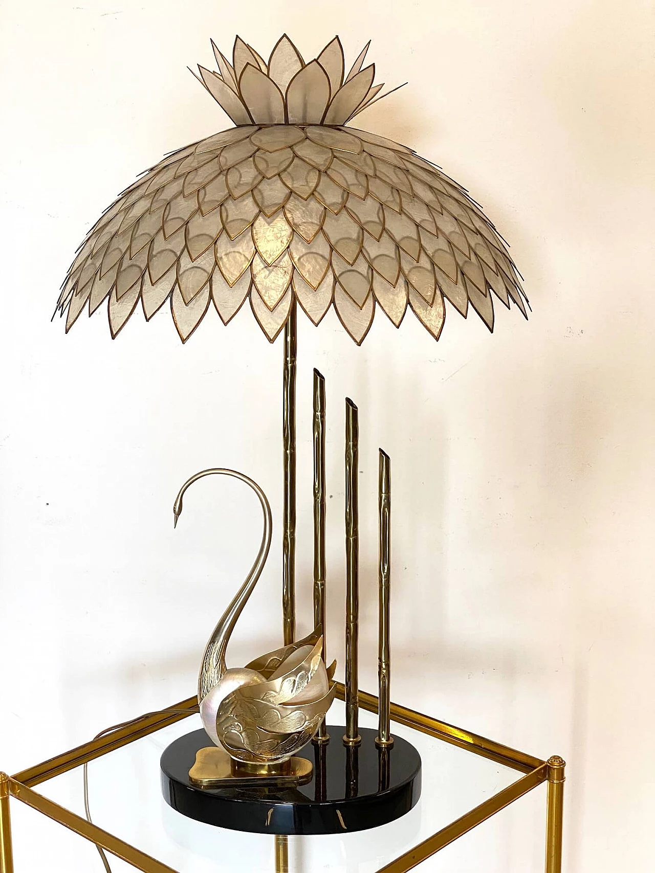 Lampada da tavolo in madreperla e ottone, anni '70 1253844