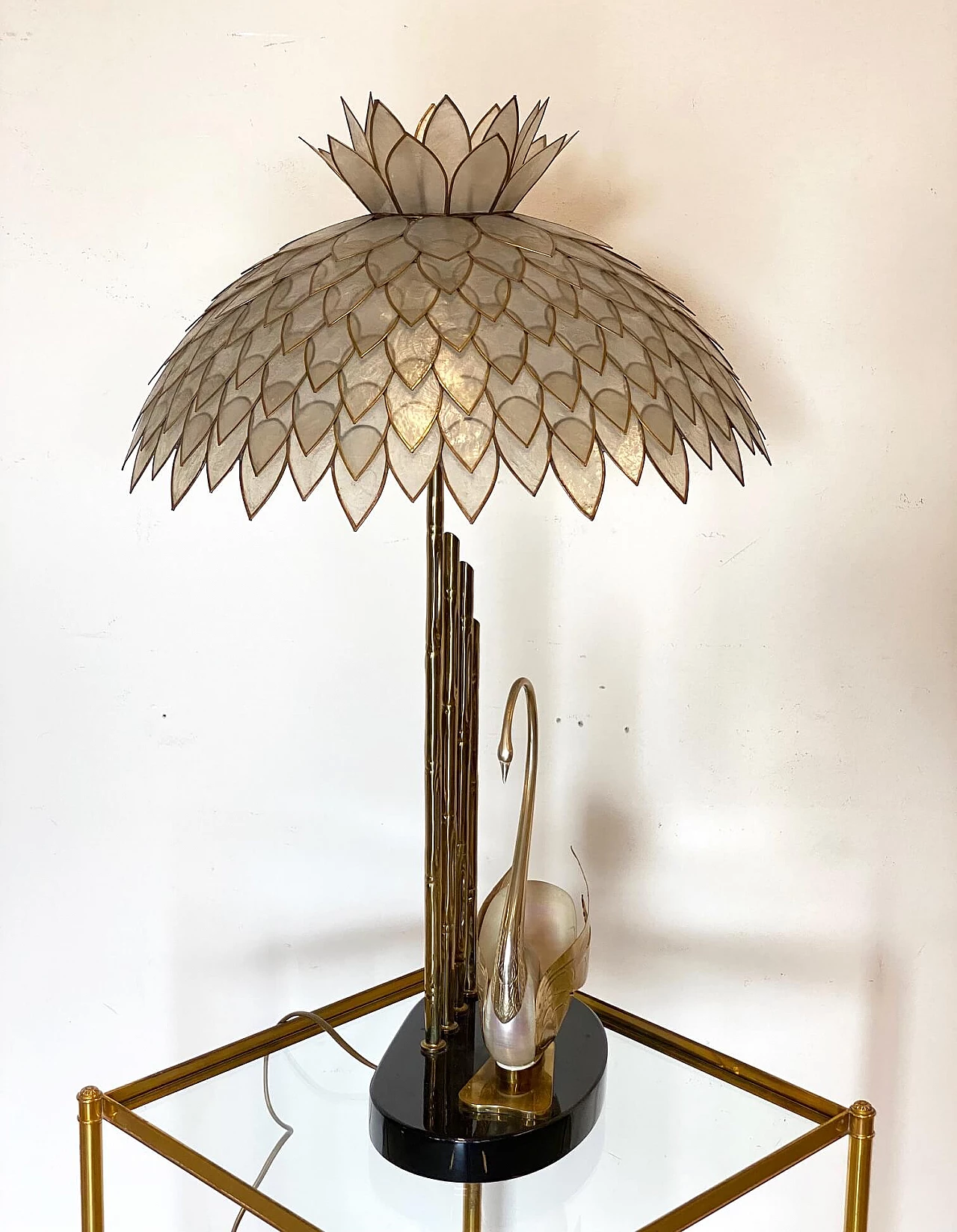 Lampada da tavolo in madreperla e ottone, anni '70 1253847