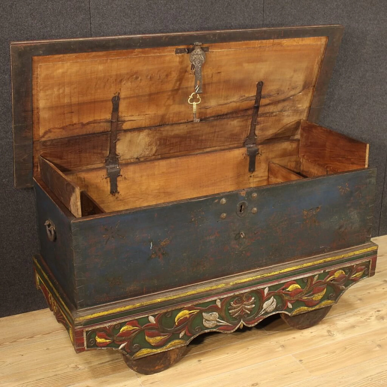 Indian chest in painted wood, 50s 1254557