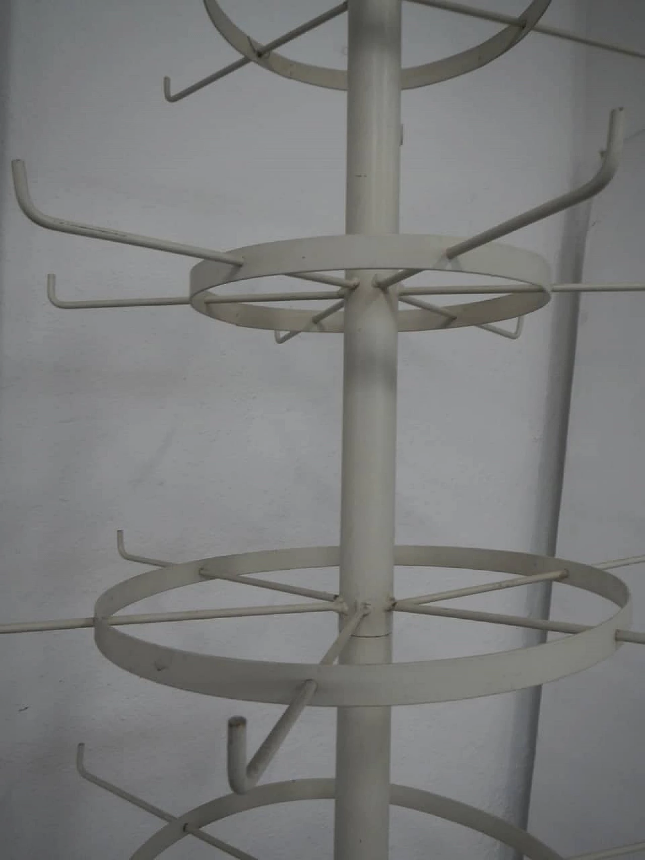 Espositore in metallo con ruote, anni '70 1254835