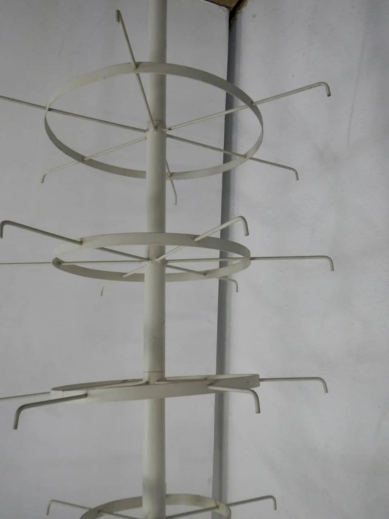 Espositore in metallo con ruote, anni '70 1254836