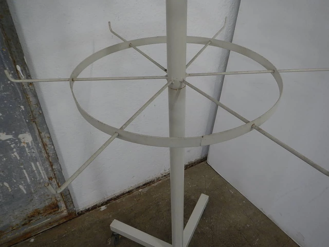 Espositore in metallo con ruote, anni '70 1254837