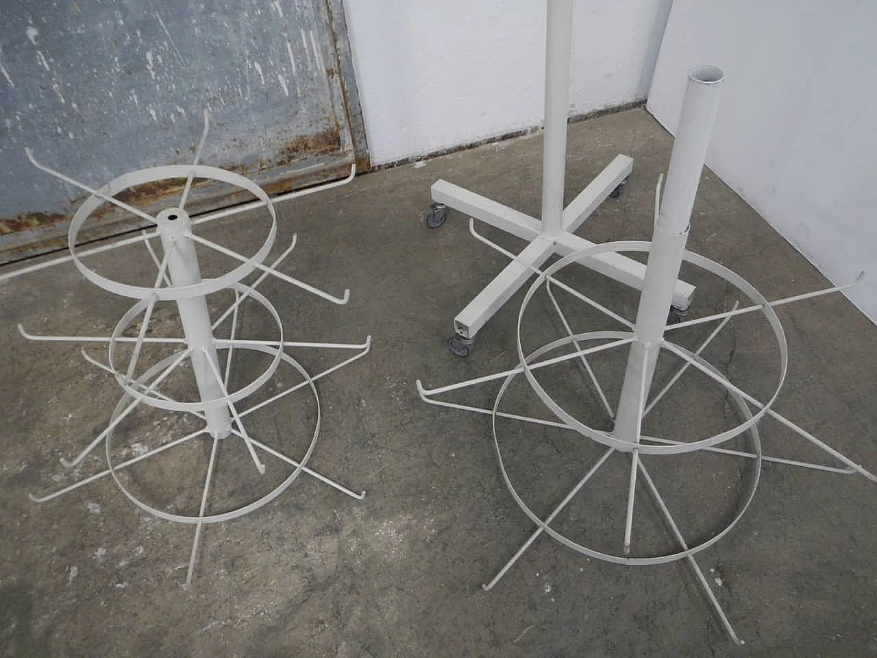 Espositore in metallo con ruote, anni '70 1254839