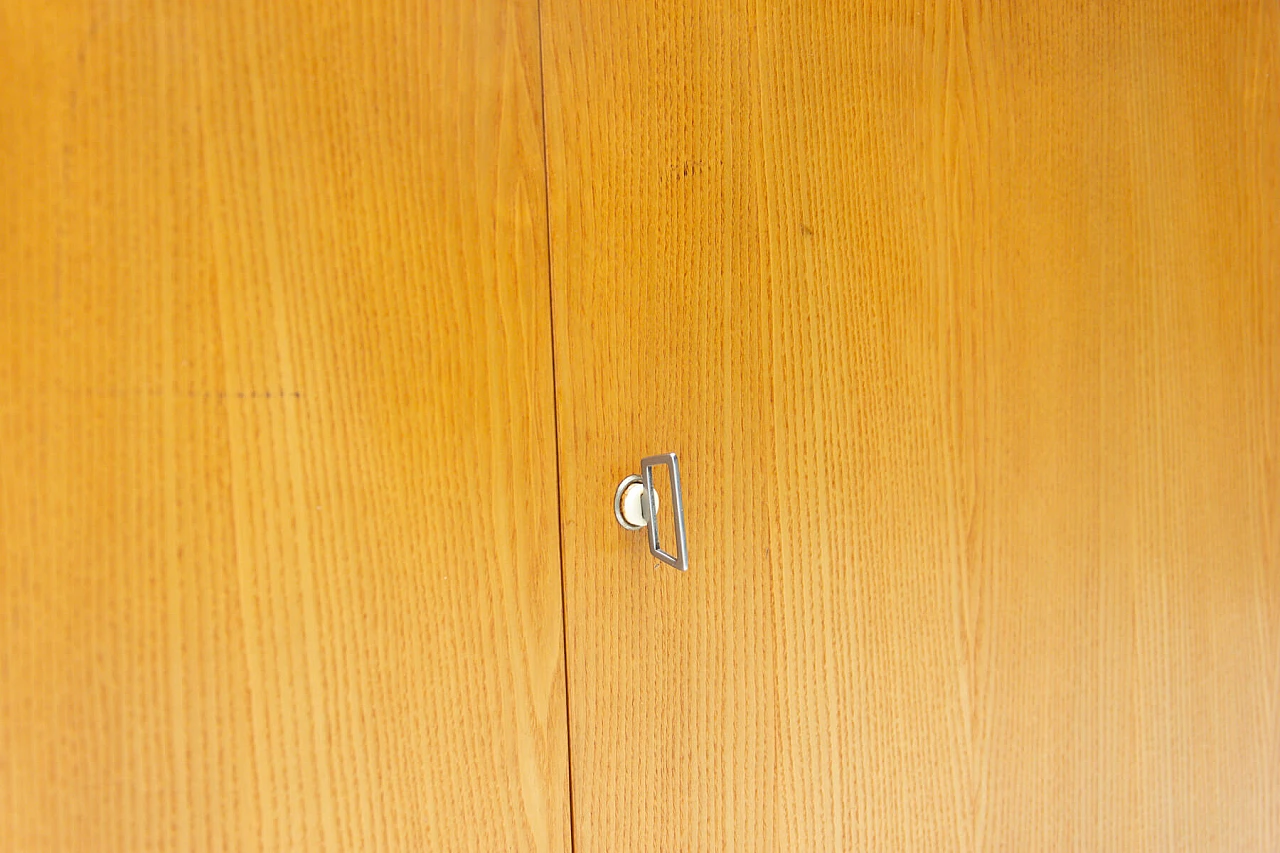 Beech and glass sideboard by Hubert Nepožitek & Bohumil Landsman for Jitona, 60s 1254989