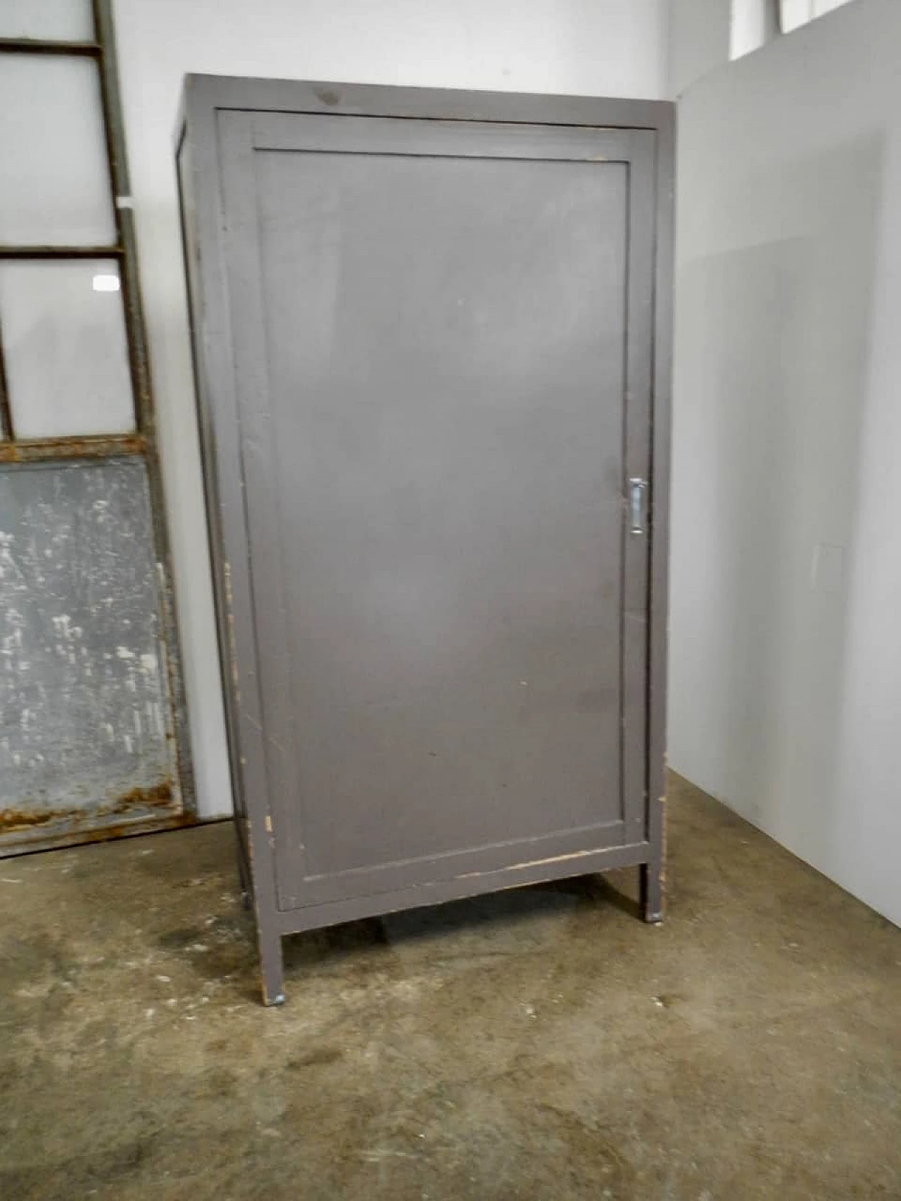 Spruce closet, 50s 1255012