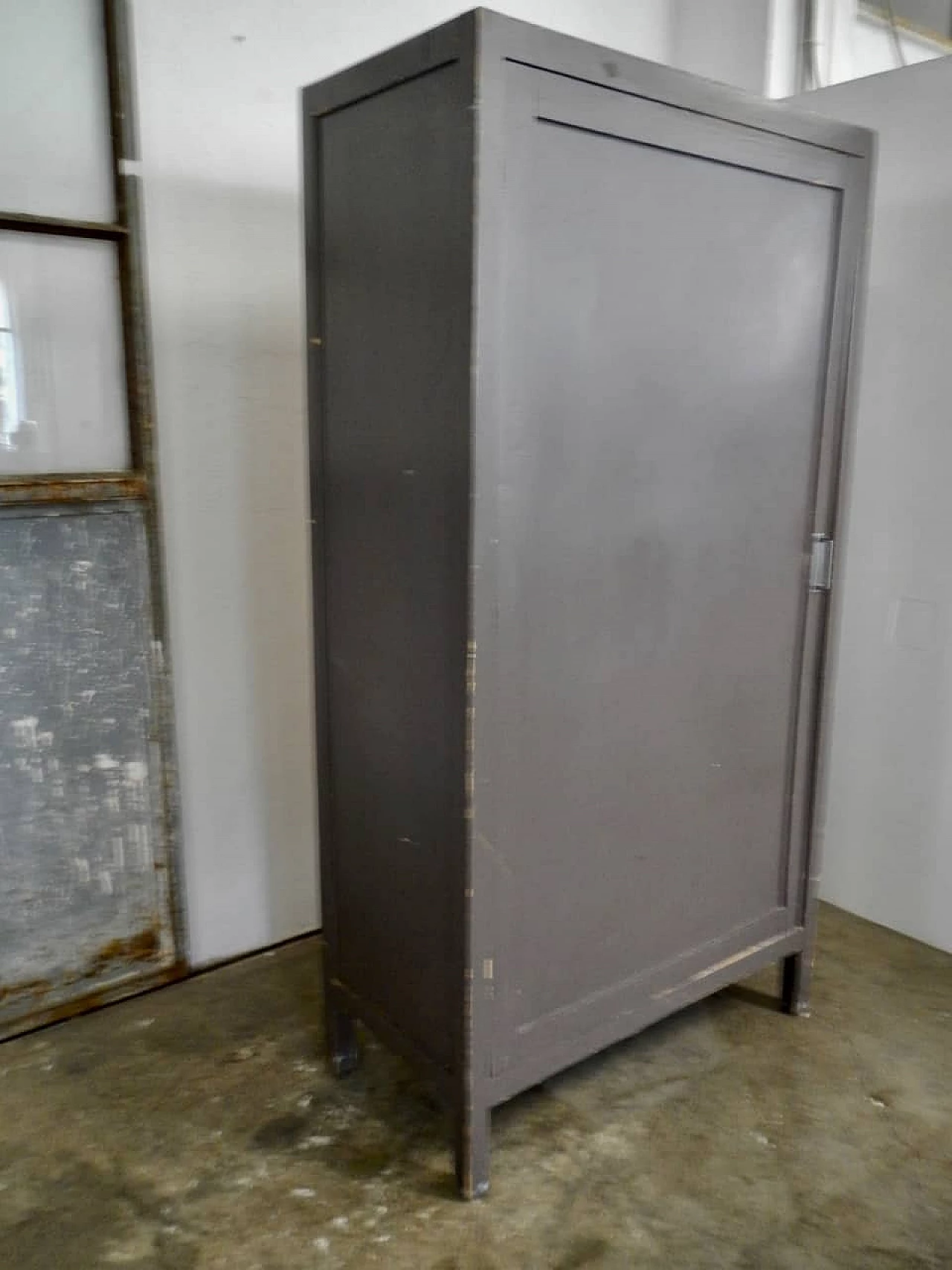 Spruce closet, 50s 1255014