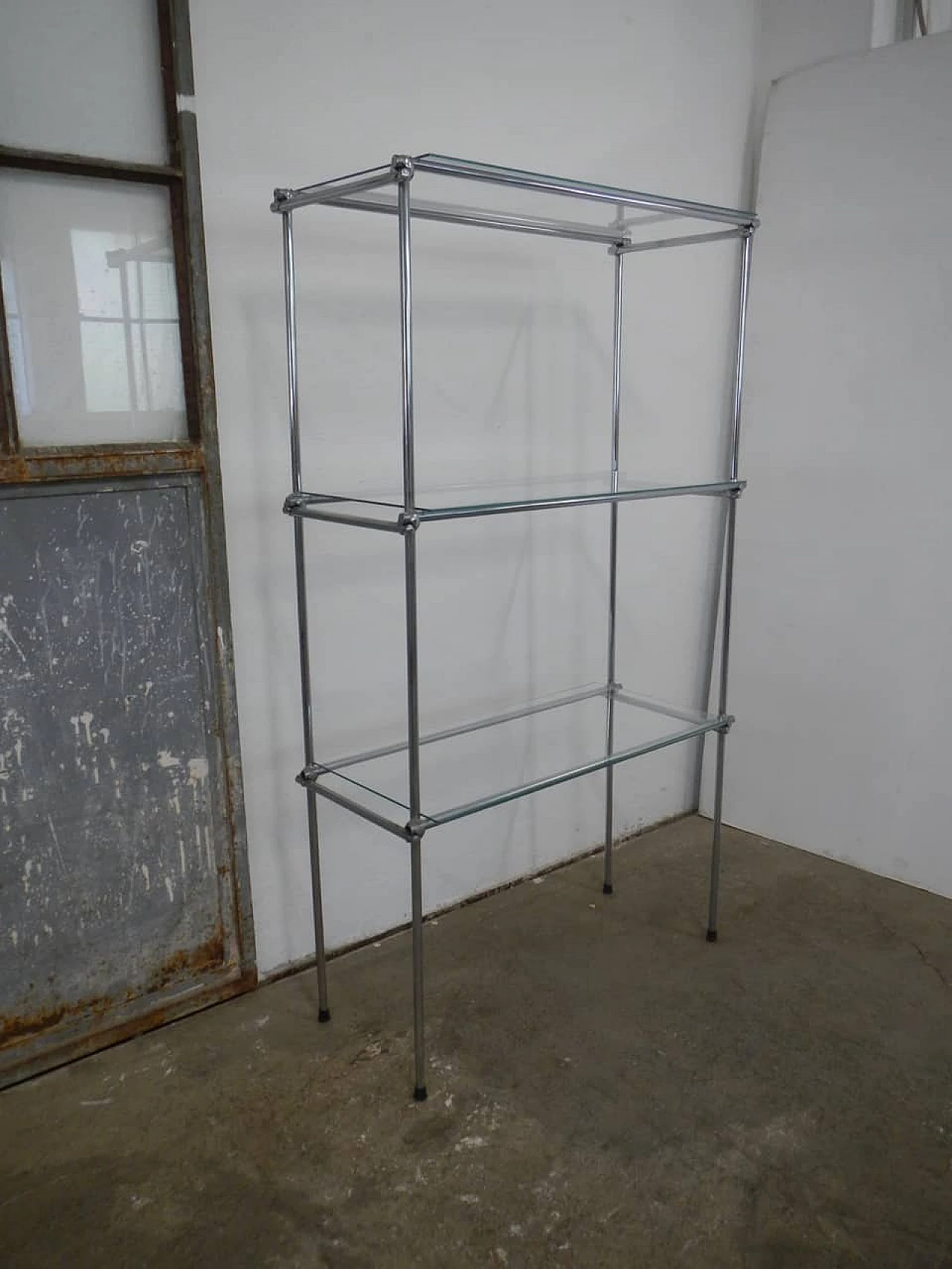 Metal bookcase with 3 glass shelves, 70s 1255169