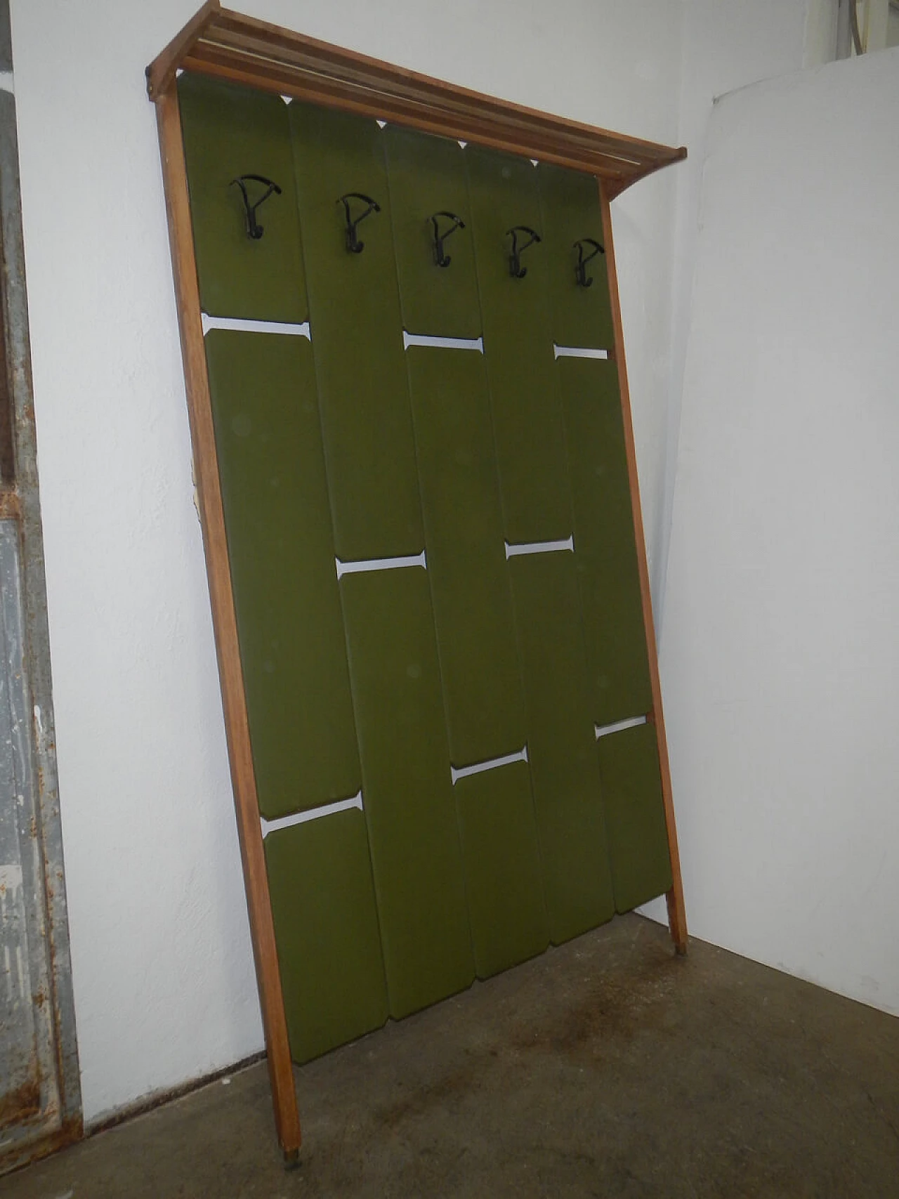 Appendiabiti in legno e skai, anni '70 1255256