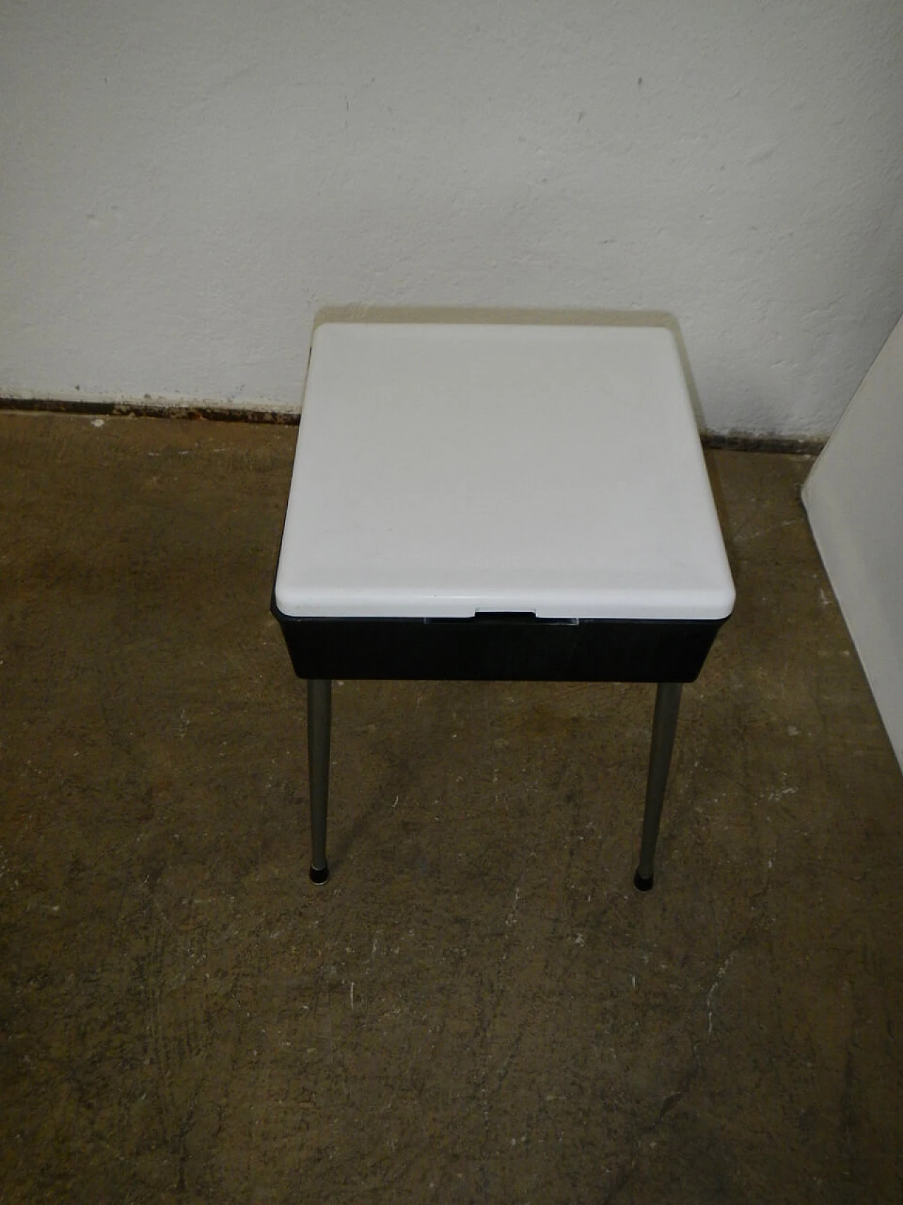 Plastic stool with metal legs, 50s 1255264