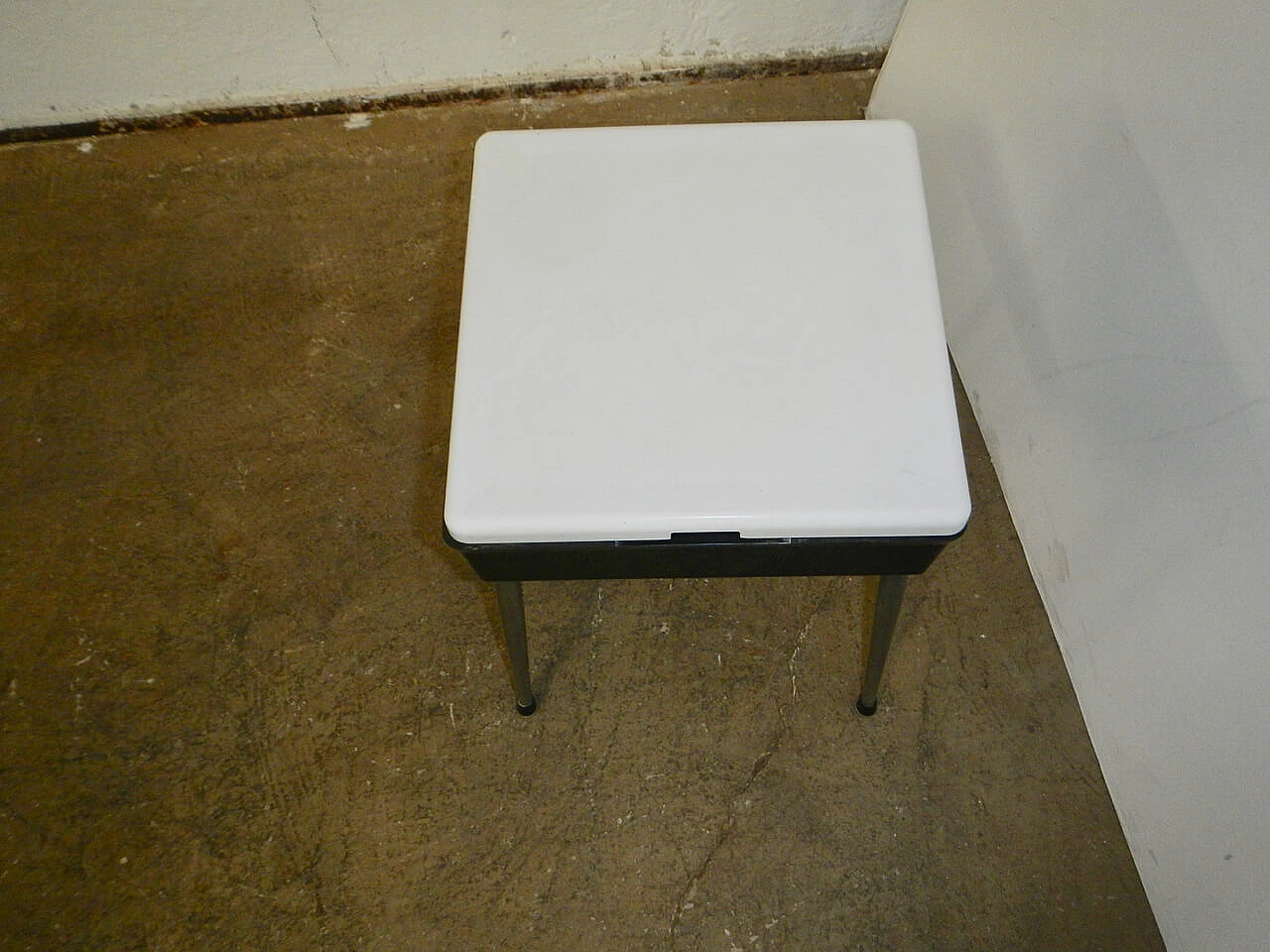 Plastic stool with metal legs, 50s 1255266