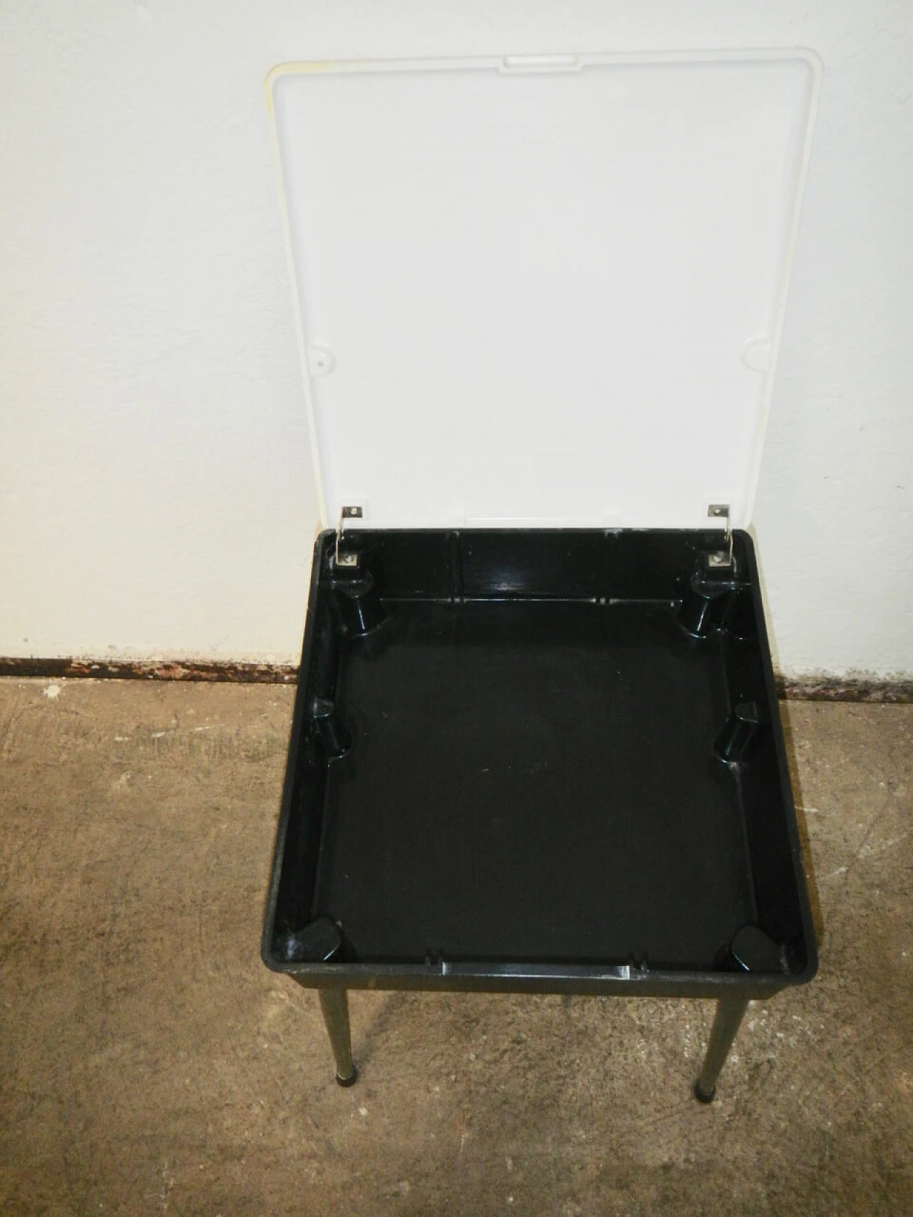 Plastic stool with metal legs, 50s 1255268