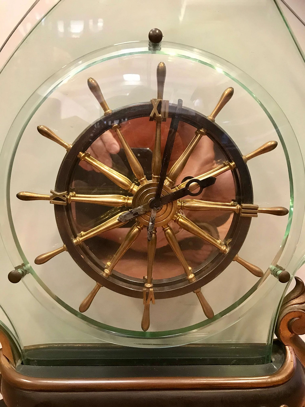 Orologio a forma di veliero in bronzo con vele in cristallo, anni ’50 1256059