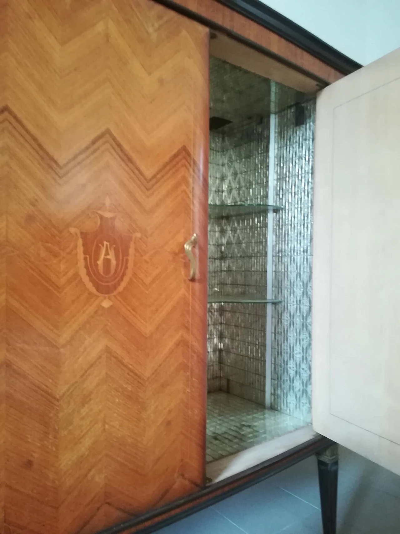 Tavolo da pranzo e 2 credenze in palissandro e ottone, anni '50 1256695