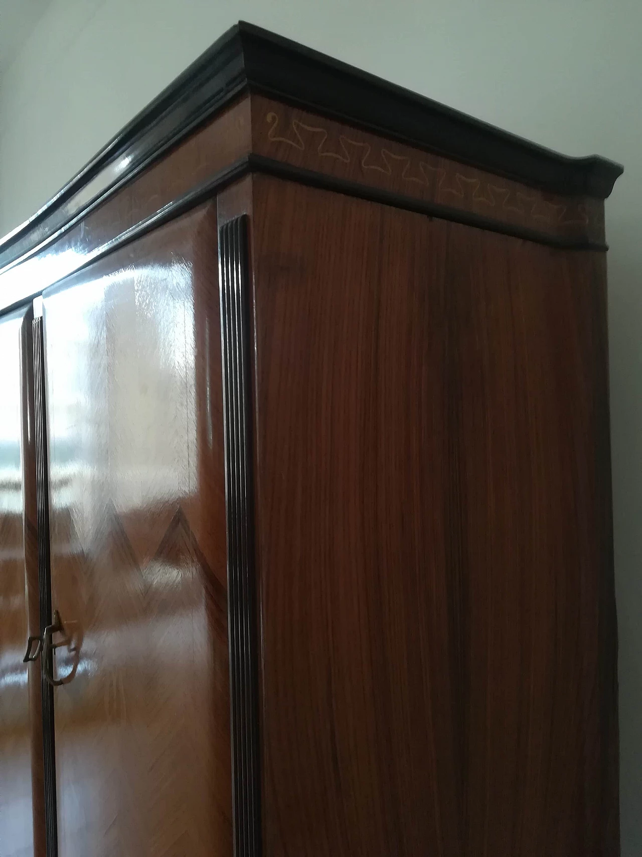 Tavolo da pranzo e 2 credenze in palissandro e ottone, anni '50 1256696