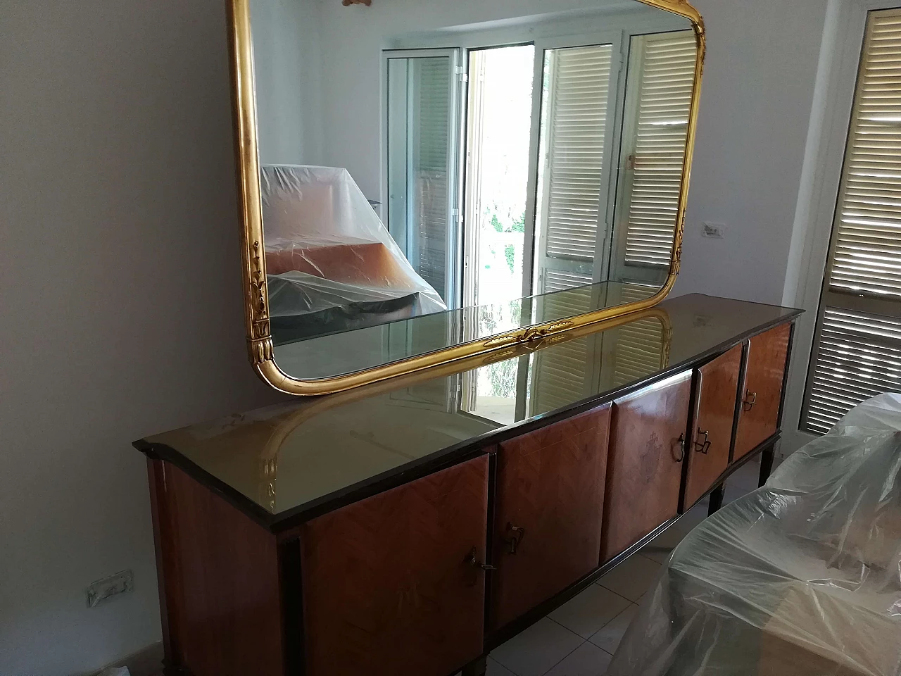 Tavolo da pranzo e 2 credenze in palissandro e ottone, anni '50 1256701