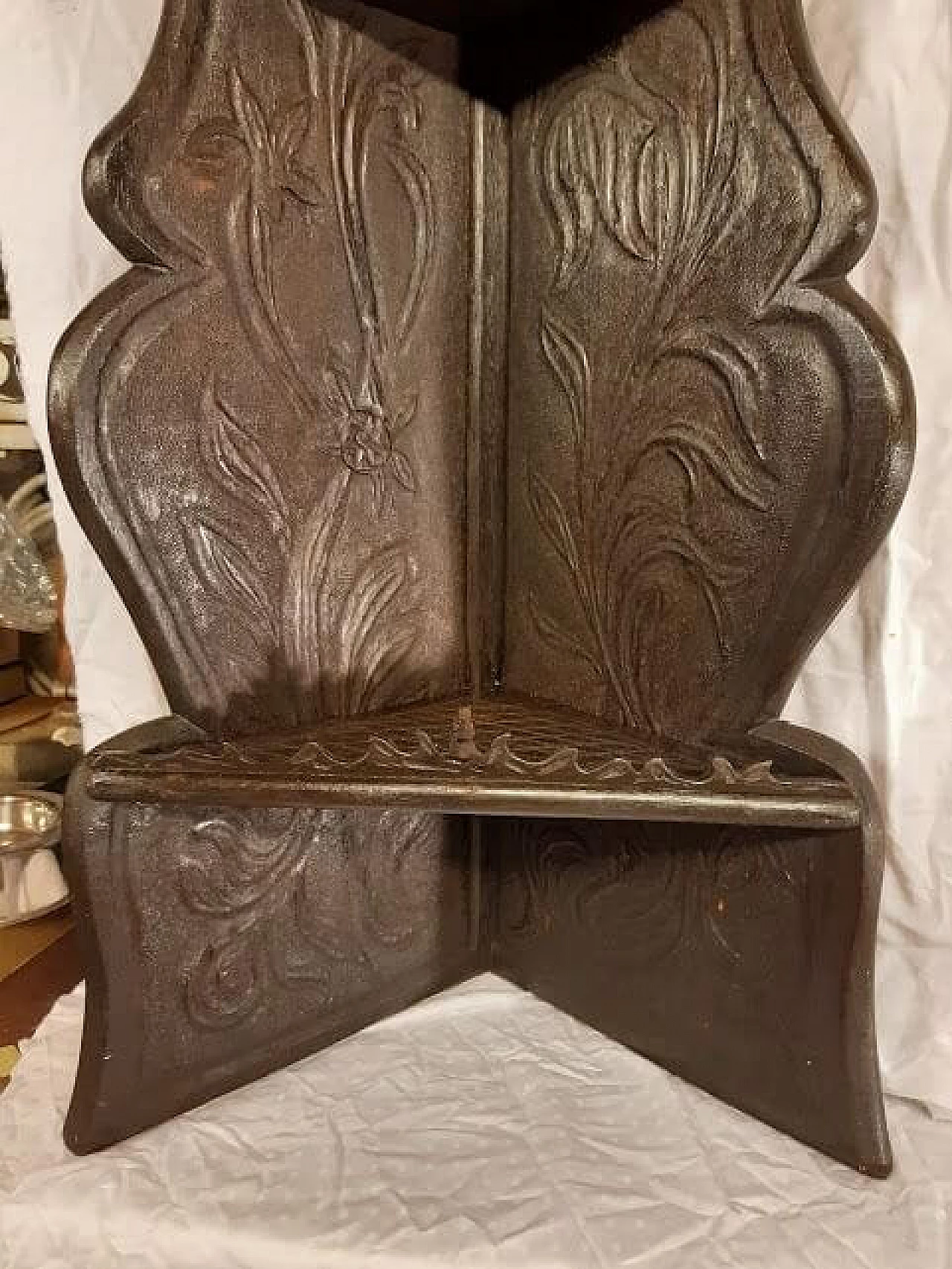 Carved wooden corner cabinet, early 20th century 1257358