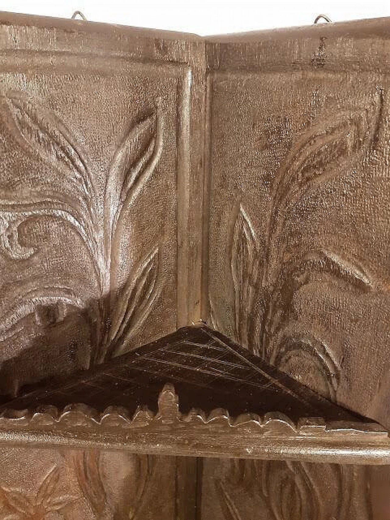 Carved wooden corner cabinet, early 20th century 1257370