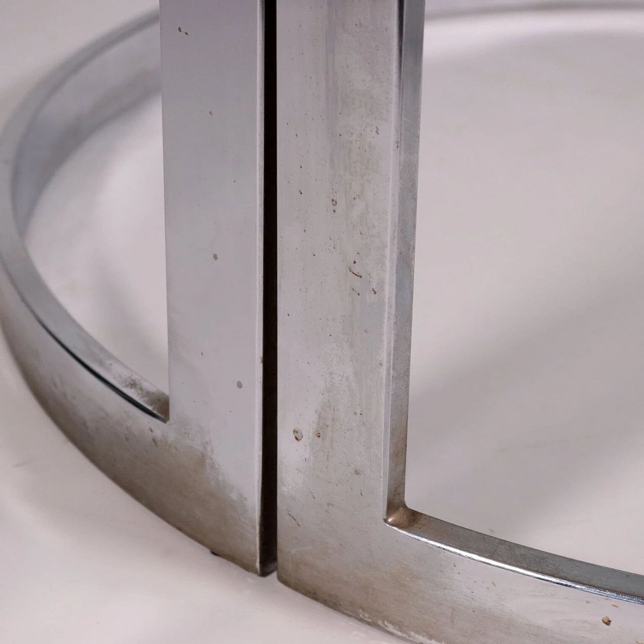 Tavolino in metallo cromato e vetro, anni '70 1258008