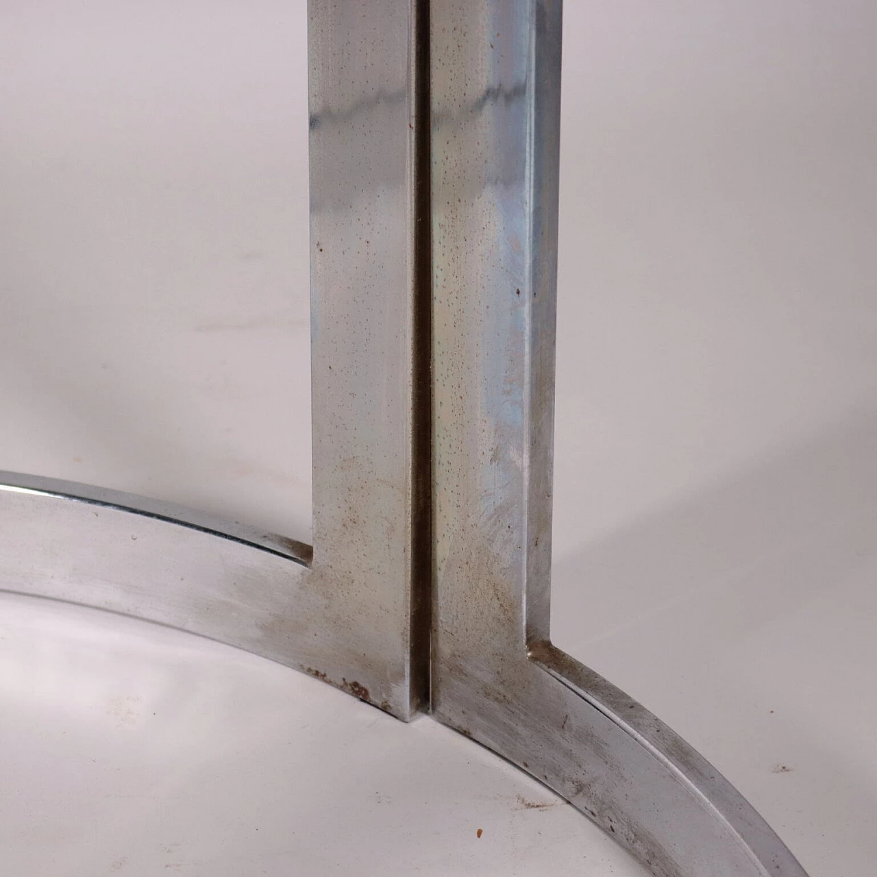 Tavolino in metallo cromato e vetro, anni '70 1258009