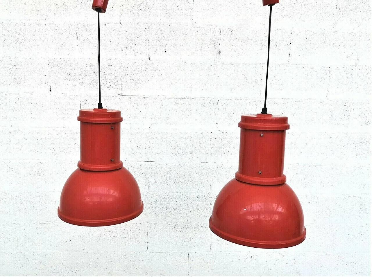 Coppia di lampade a sospensione Lampara in metallo verniciato di Roberto Menghi per Fontana Arte, anni '70 1258166