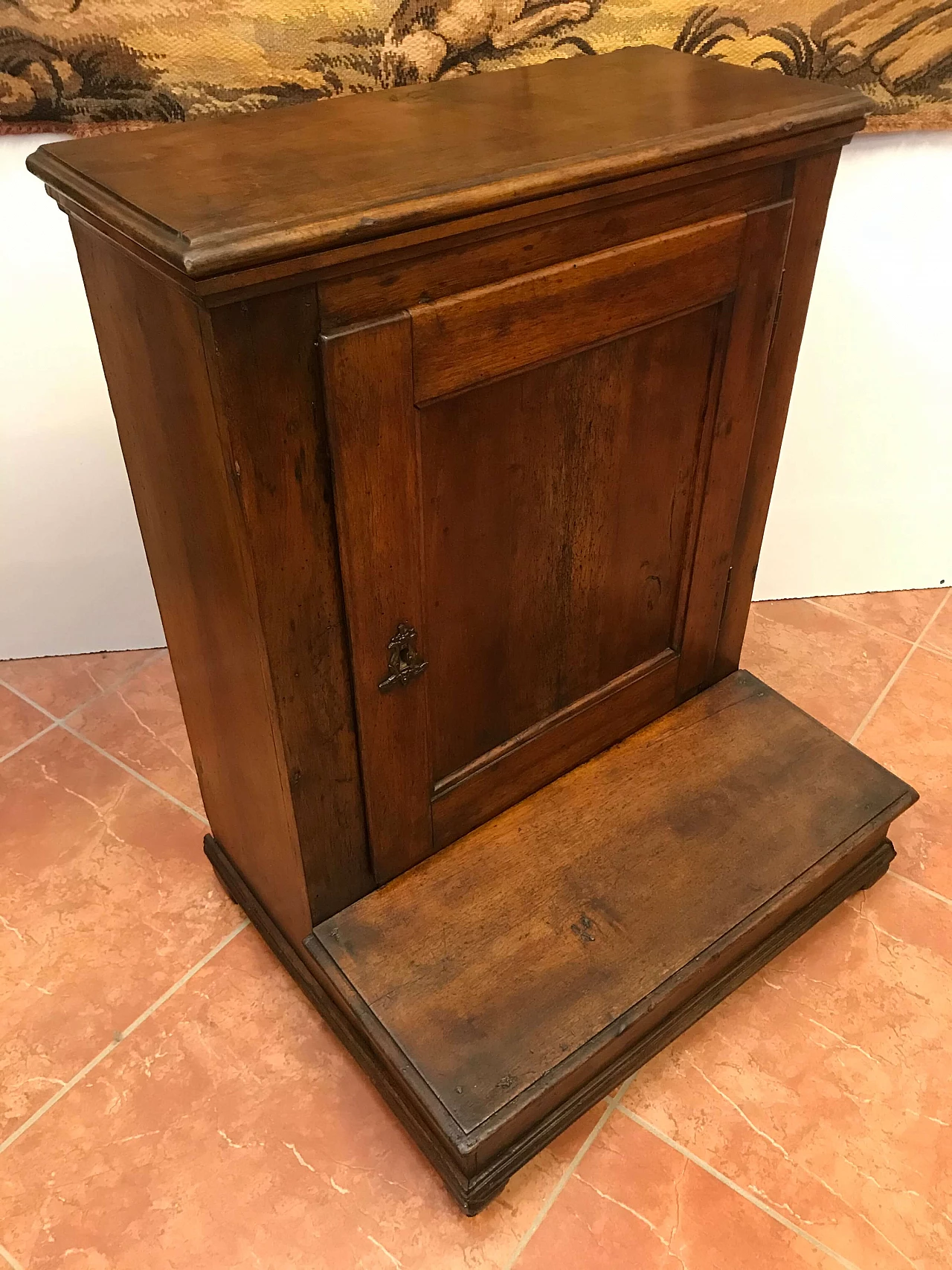 Piedmontese walnut kneeler, late 18th century 1258473