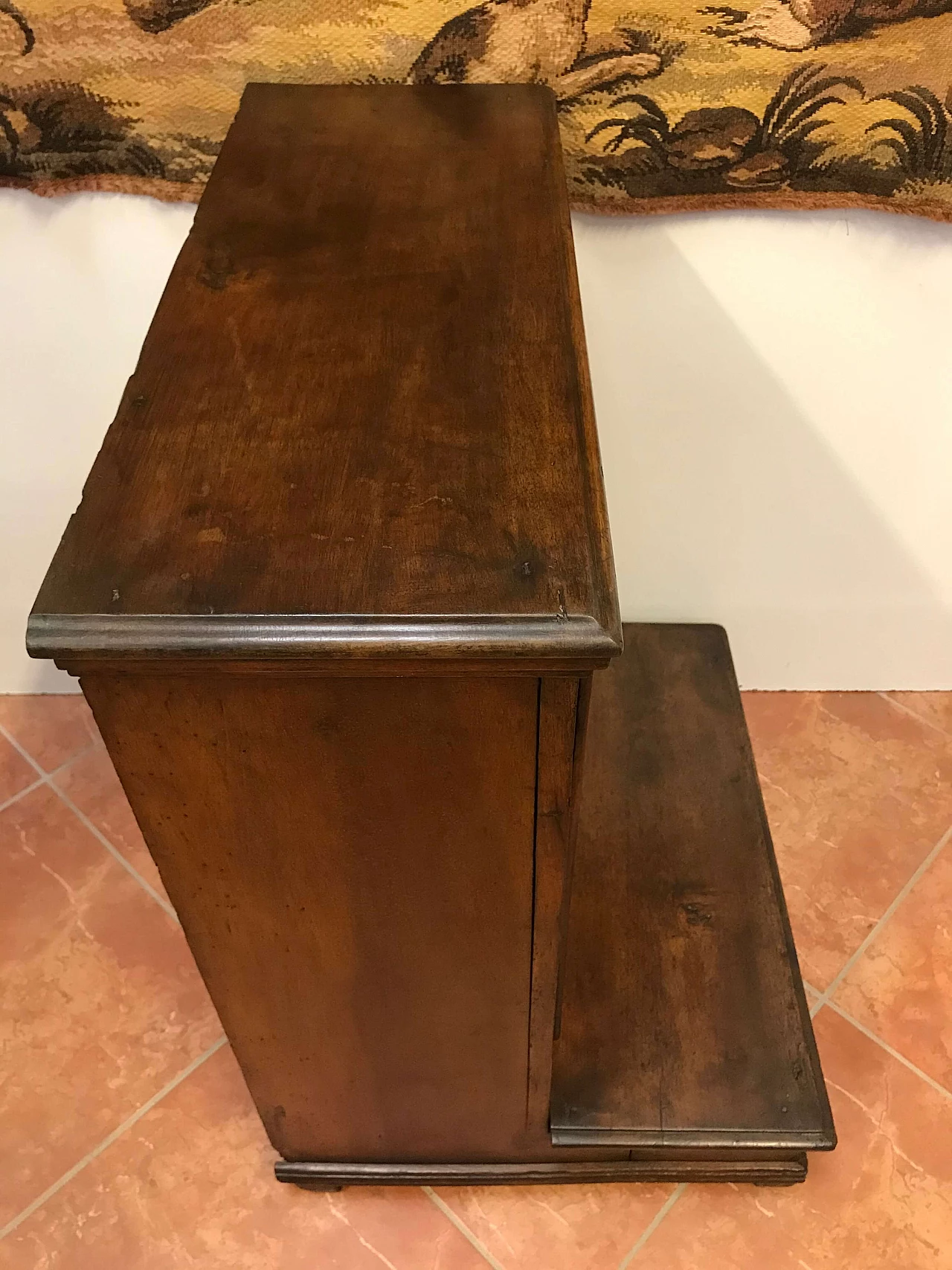 Piedmontese walnut kneeler, late 18th century 1258477