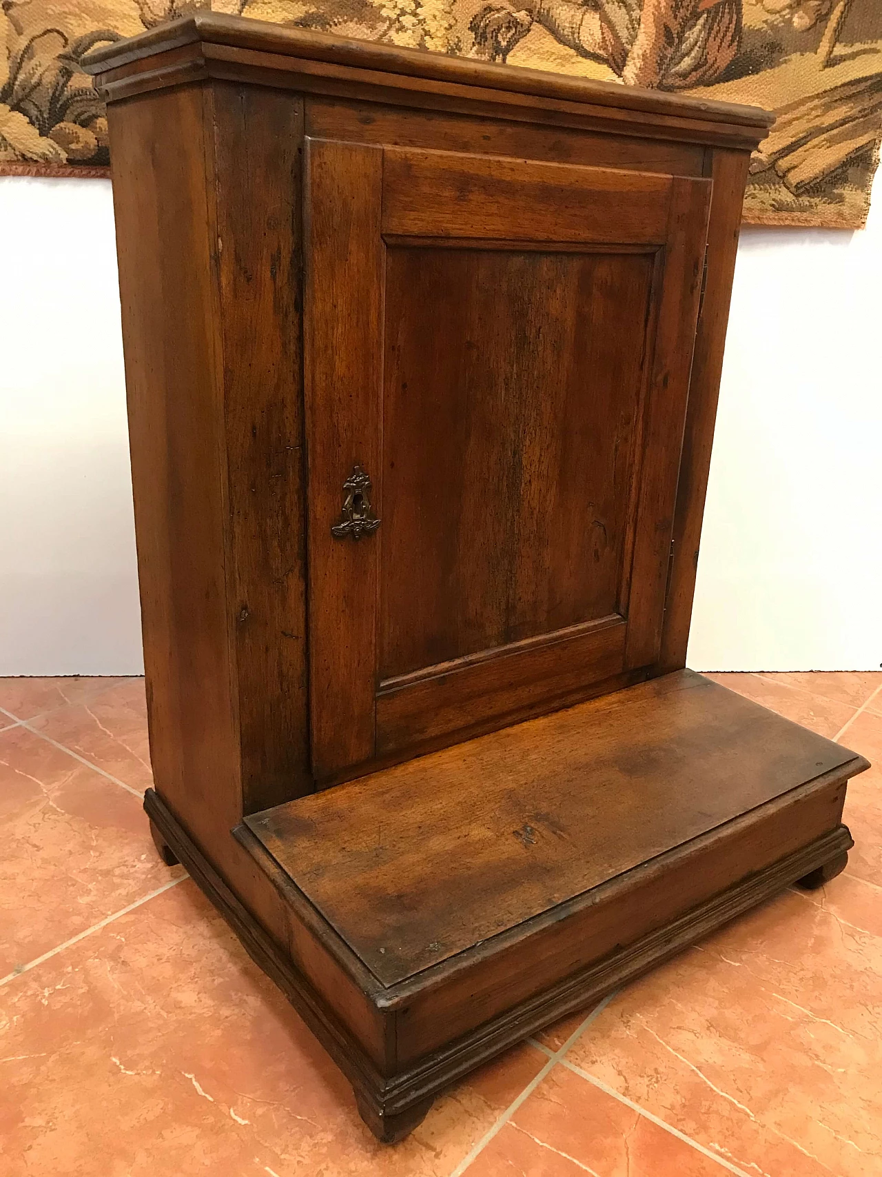 Piedmontese walnut kneeler, late 18th century 1258486