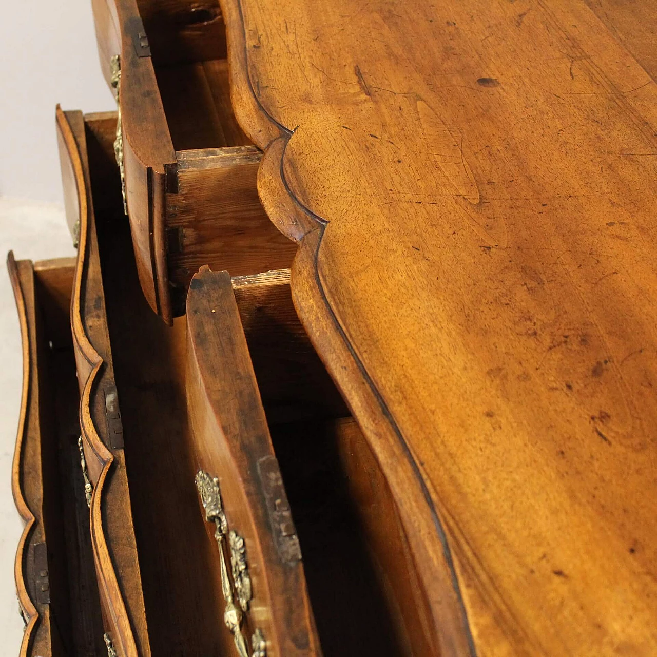 Cassettiera Luigi XV in noce massello, '700 1259133