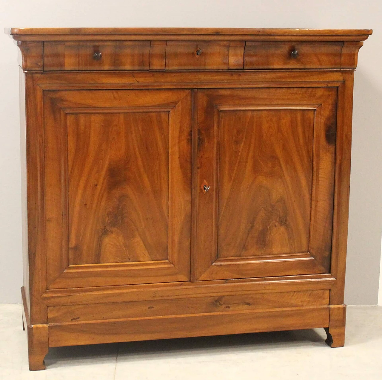 Louis-Philippe Capuchin sideboard in solid walnut, 19th century 1259196