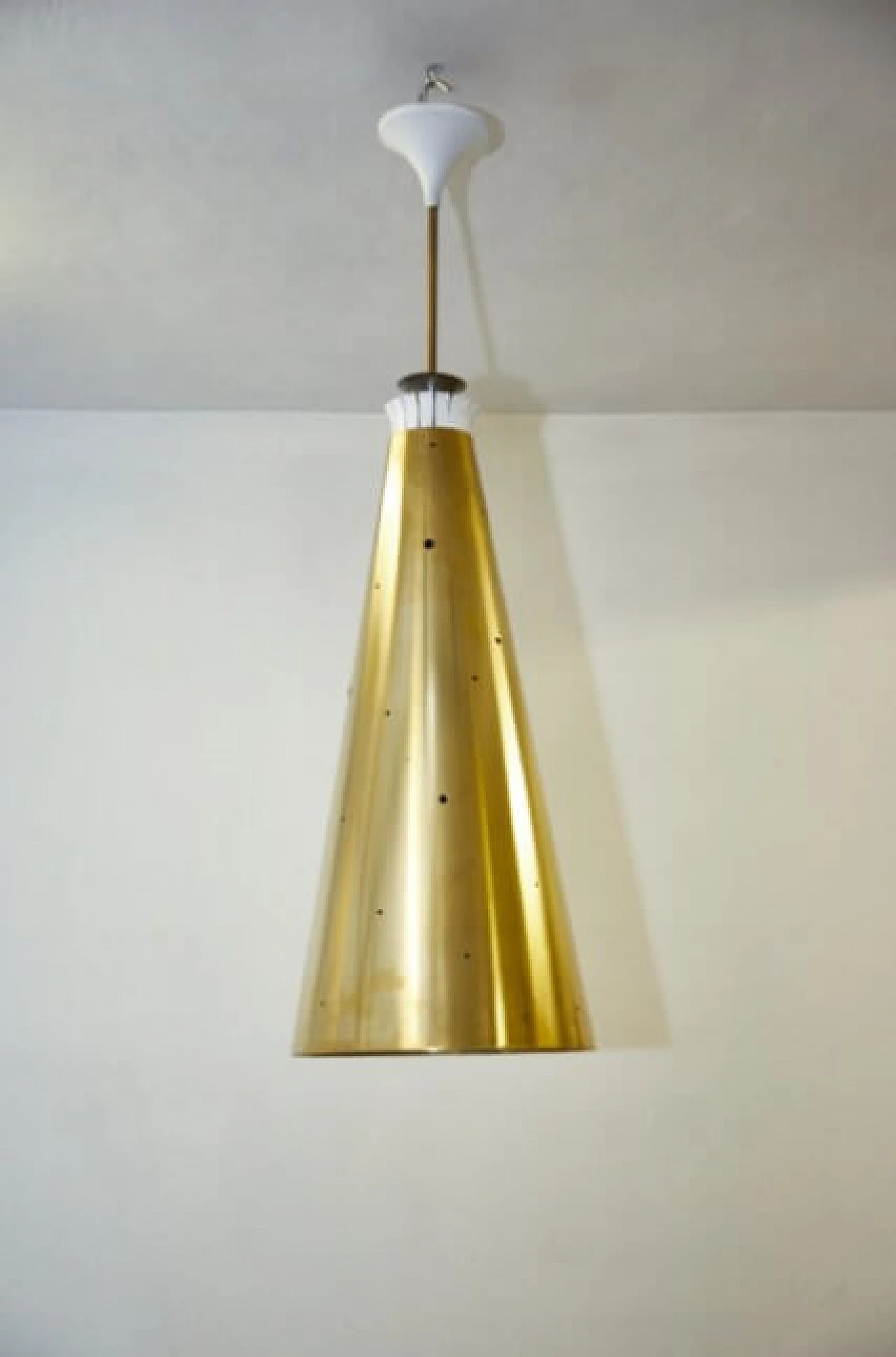 Pair of pendant lamps in brass, metal and plexiglass by Paavo Tynell, 60s 1259474