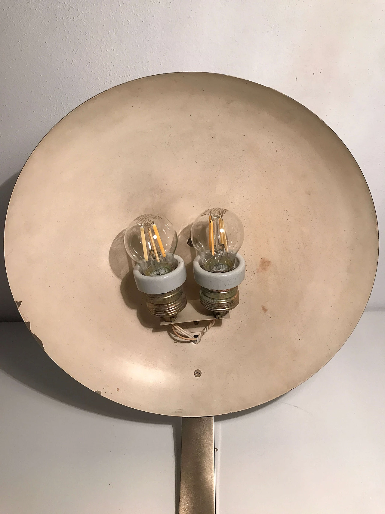 Lampada da tavolo in acciaio patinato e base in ghisa di Egon Hillebrand, anni '50 1259869