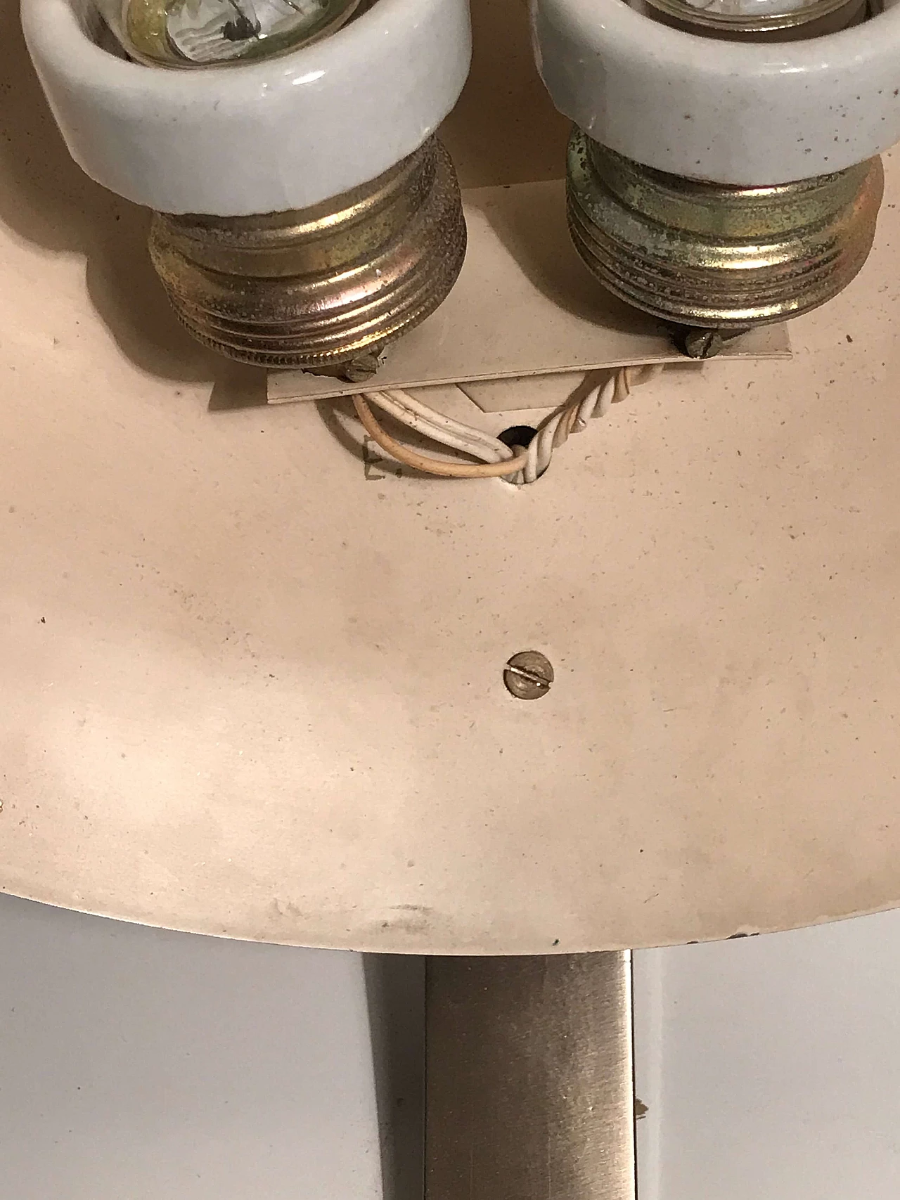 Lampada da tavolo in acciaio patinato e base in ghisa di Egon Hillebrand, anni '50 1259871