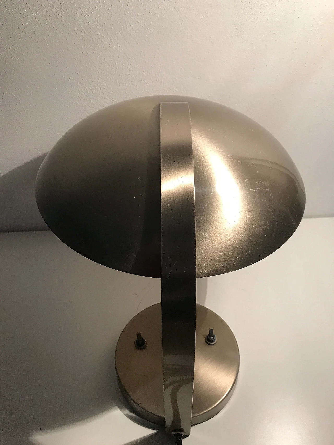 Lampada da tavolo in acciaio patinato e base in ghisa di Egon Hillebrand, anni '50 1259877