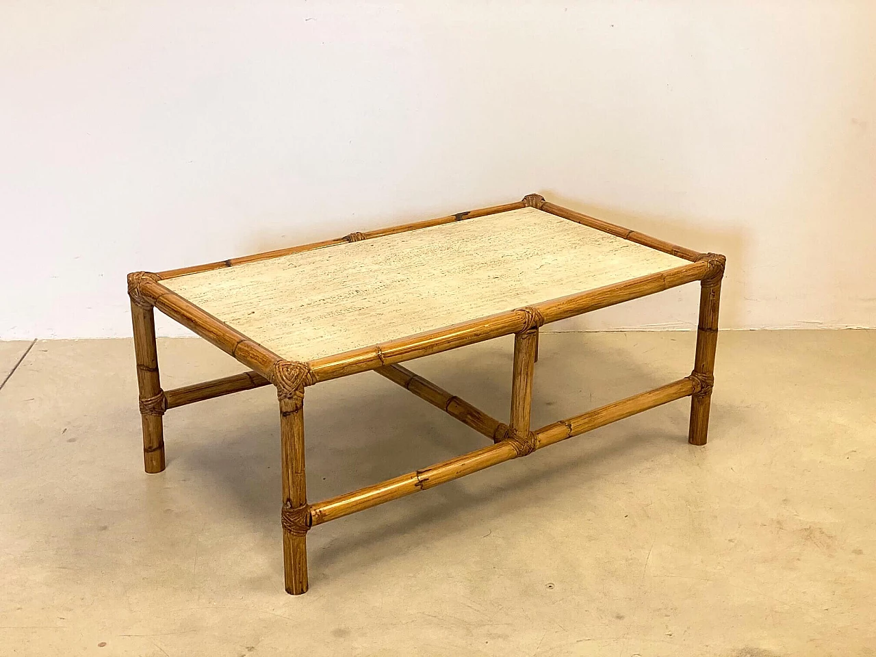 Tavolino in bambù con piano in travertino, anni '70 1260097