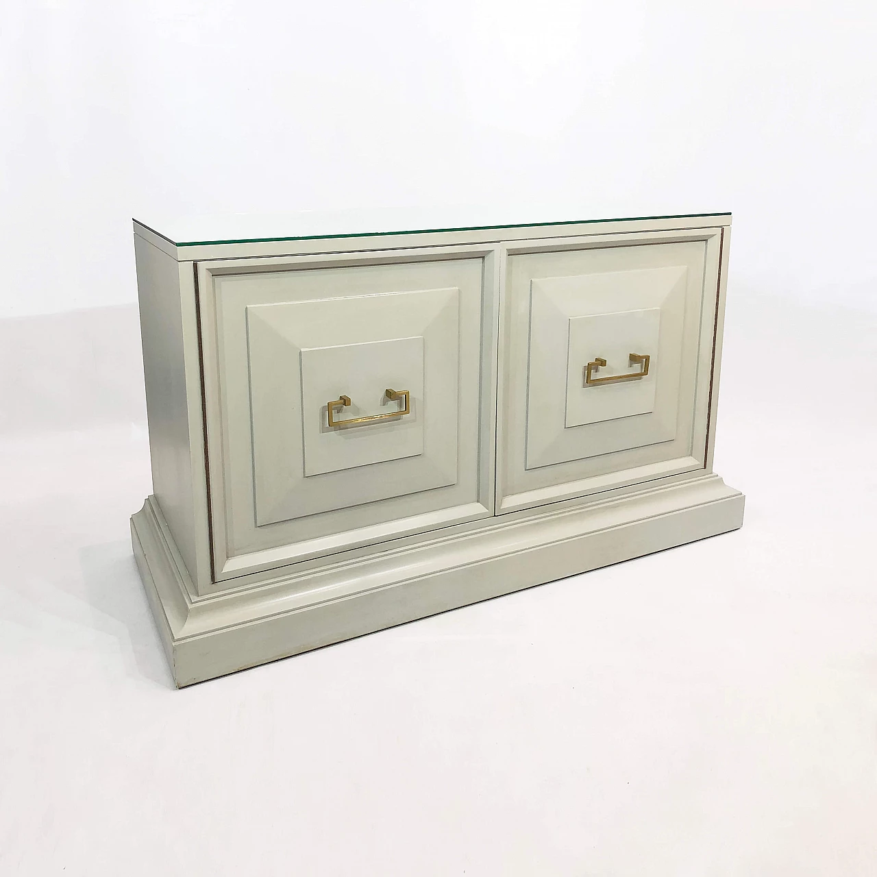 Credenza americana in legno con piano in vetro, anni '70 1260285