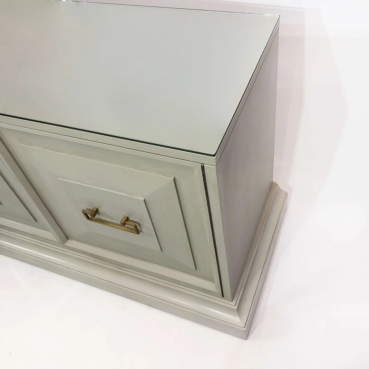 Credenza americana in legno con piano in vetro, anni '70 1260288