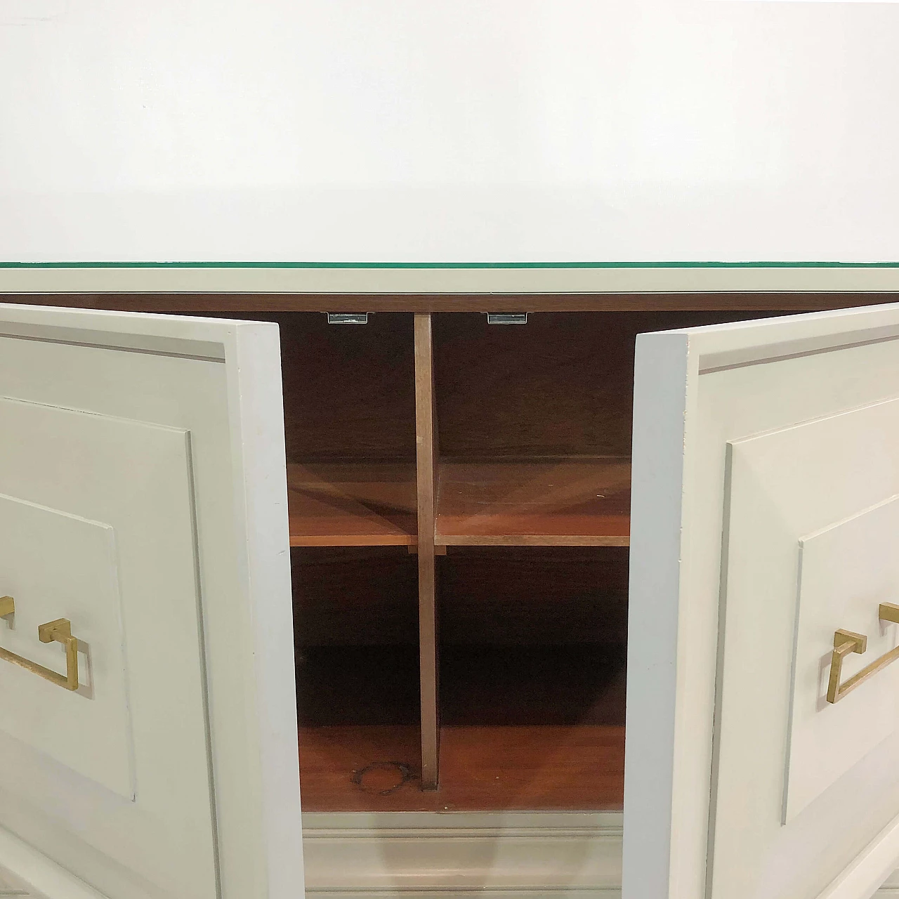 Credenza americana in legno con piano in vetro, anni '70 1260290