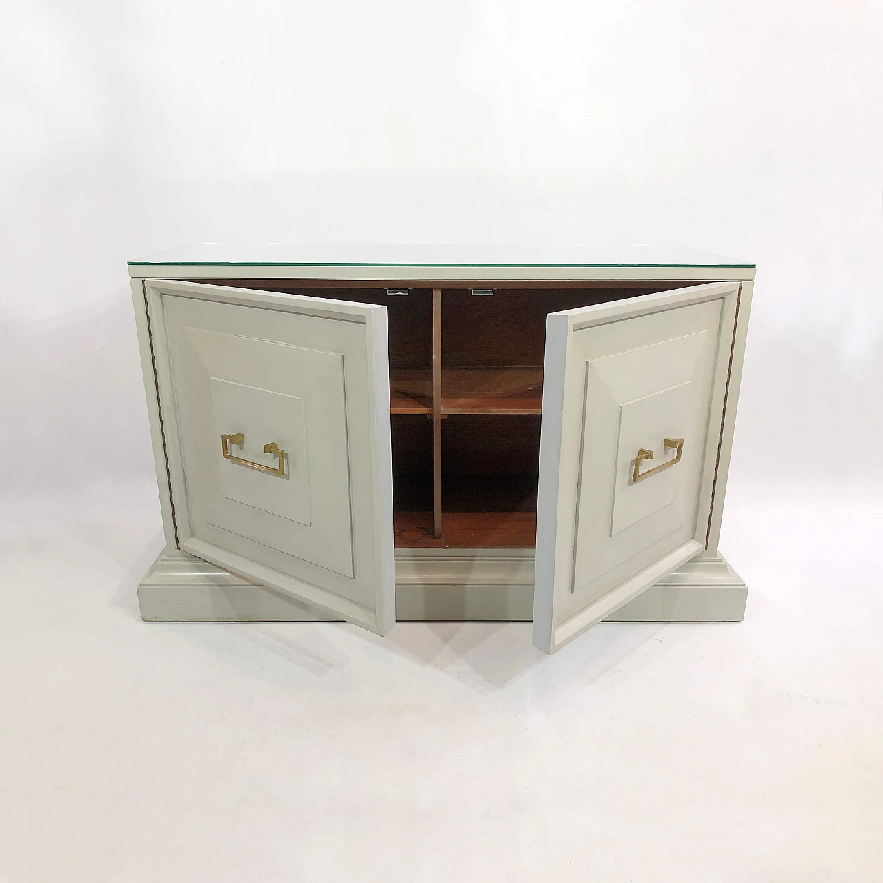 Credenza americana in legno con piano in vetro, anni '70 1260292