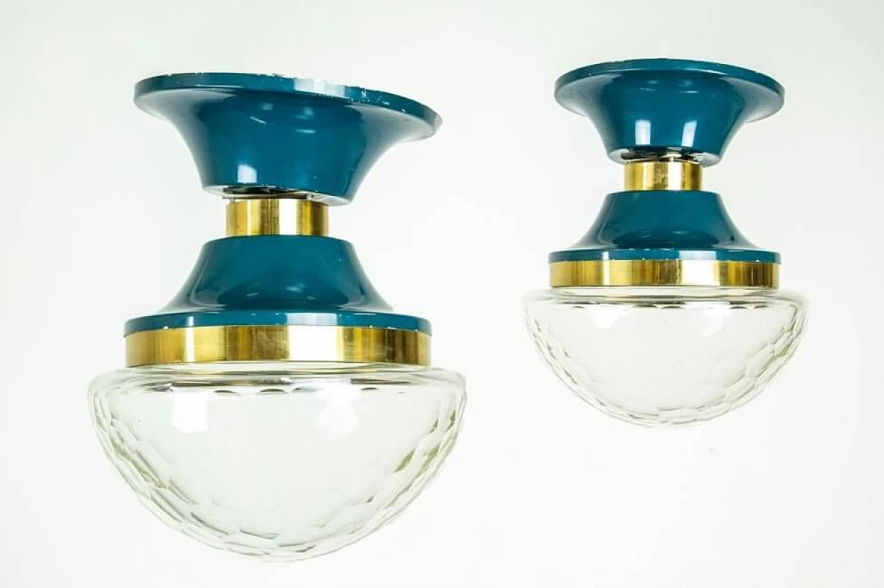 Coppia di lampadari in alluminio, ottone e vetro intagliato, anni '70 1261368