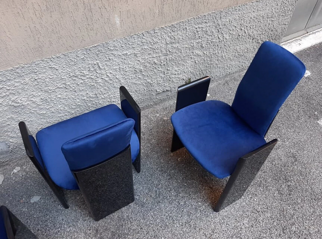 5 Chairs in black lacquered wood and electric blue velvet by Arflex, 60s 1262053