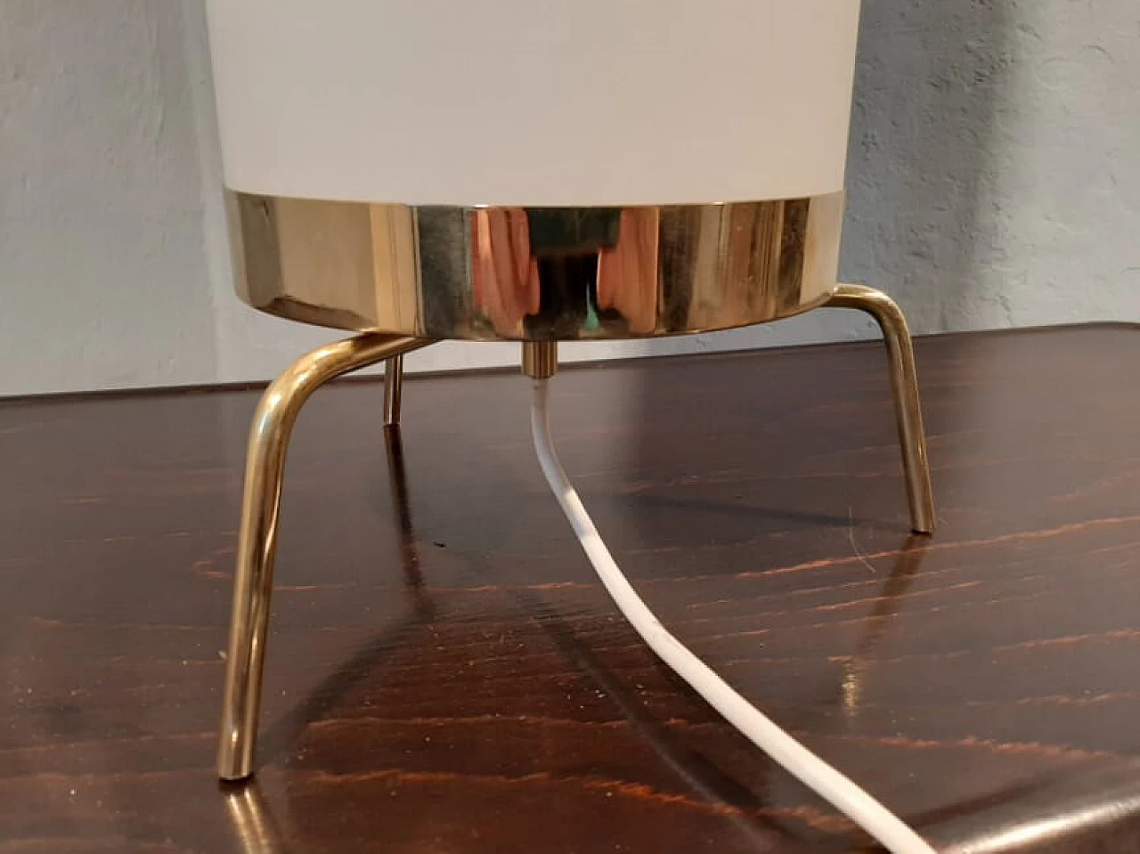 Table lamp with tripod base in brass and opaline glass, 2000 1262148